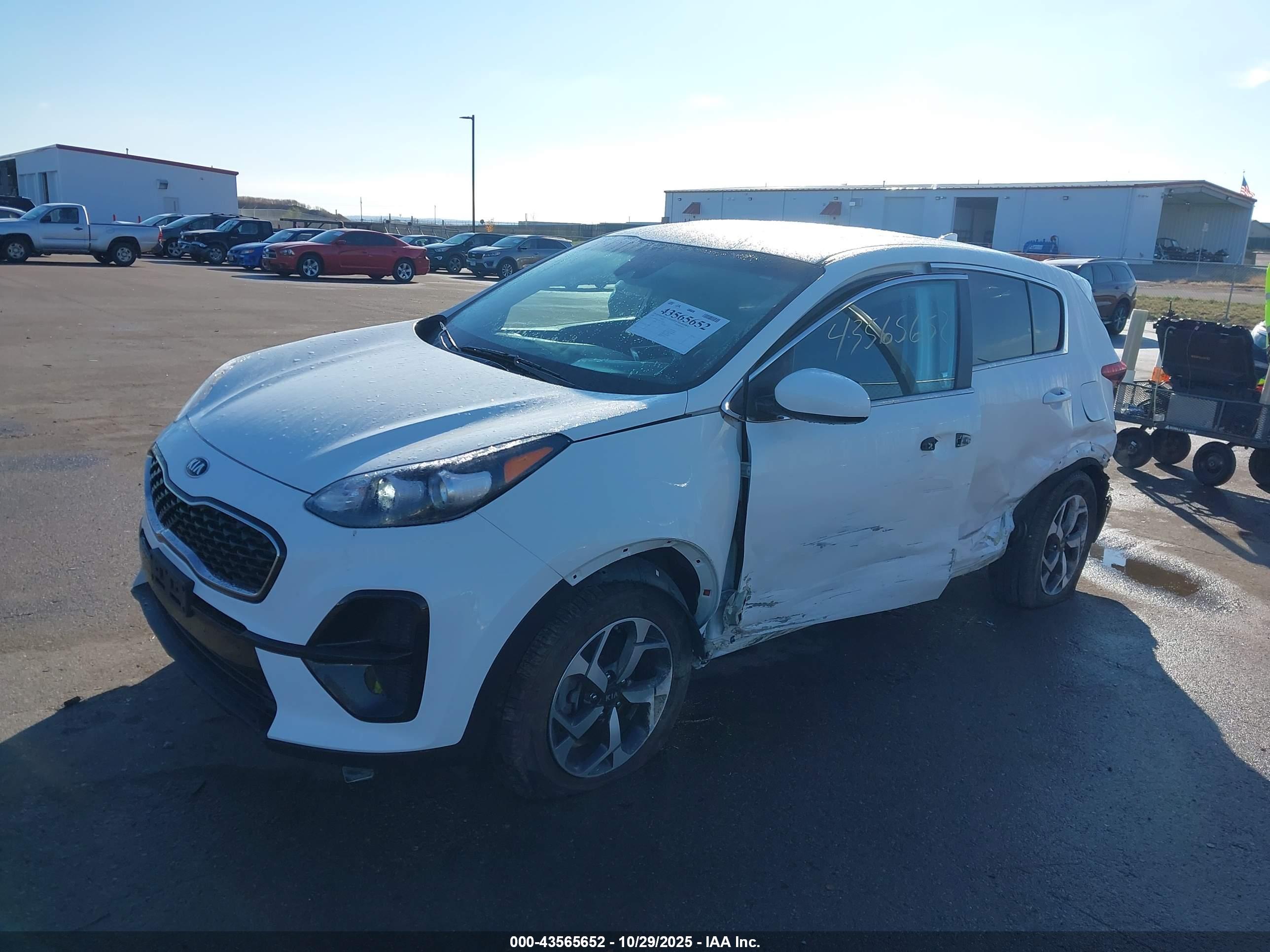 KIA SPORTAGE image 2