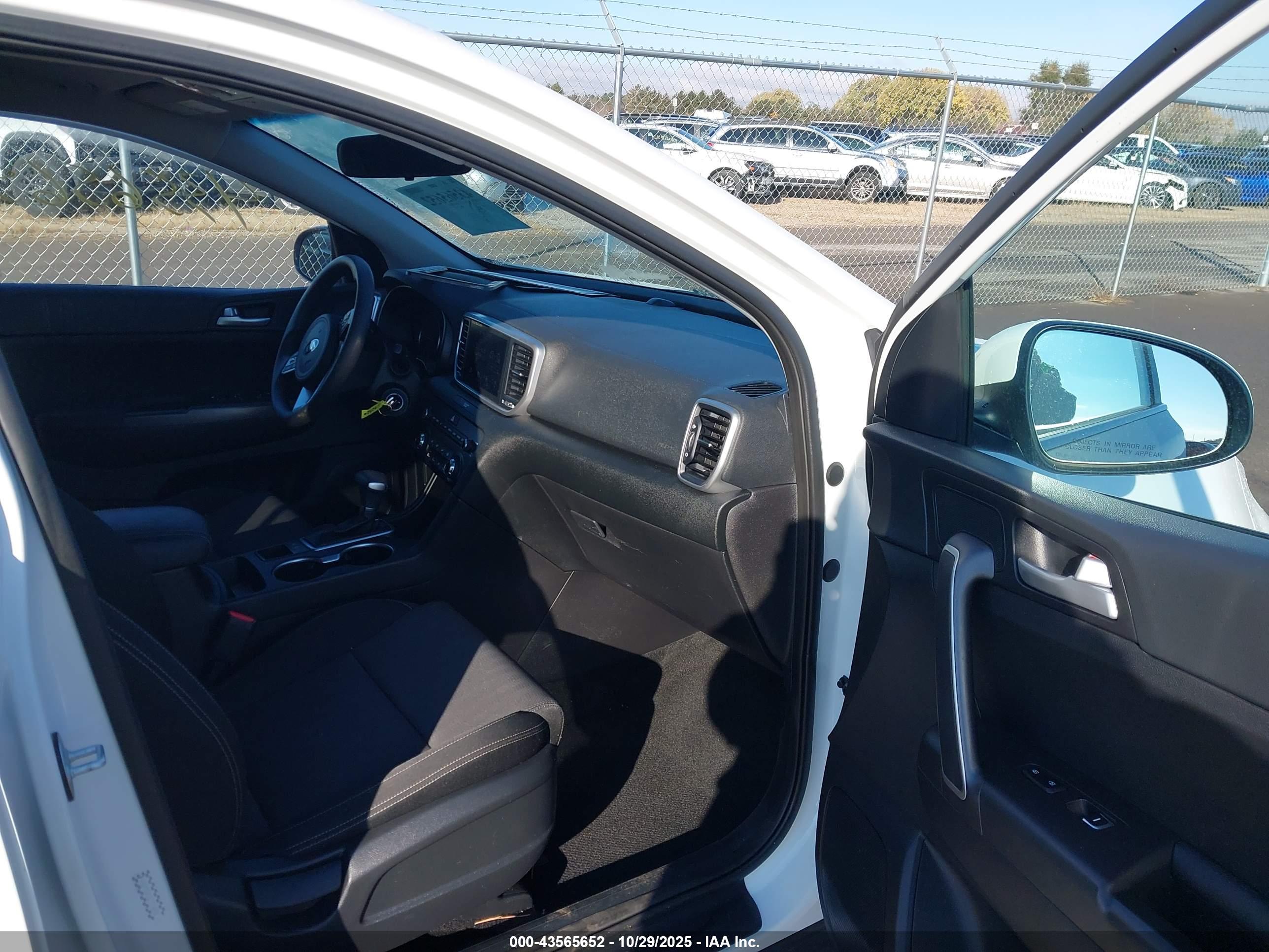 KIA SPORTAGE image 5