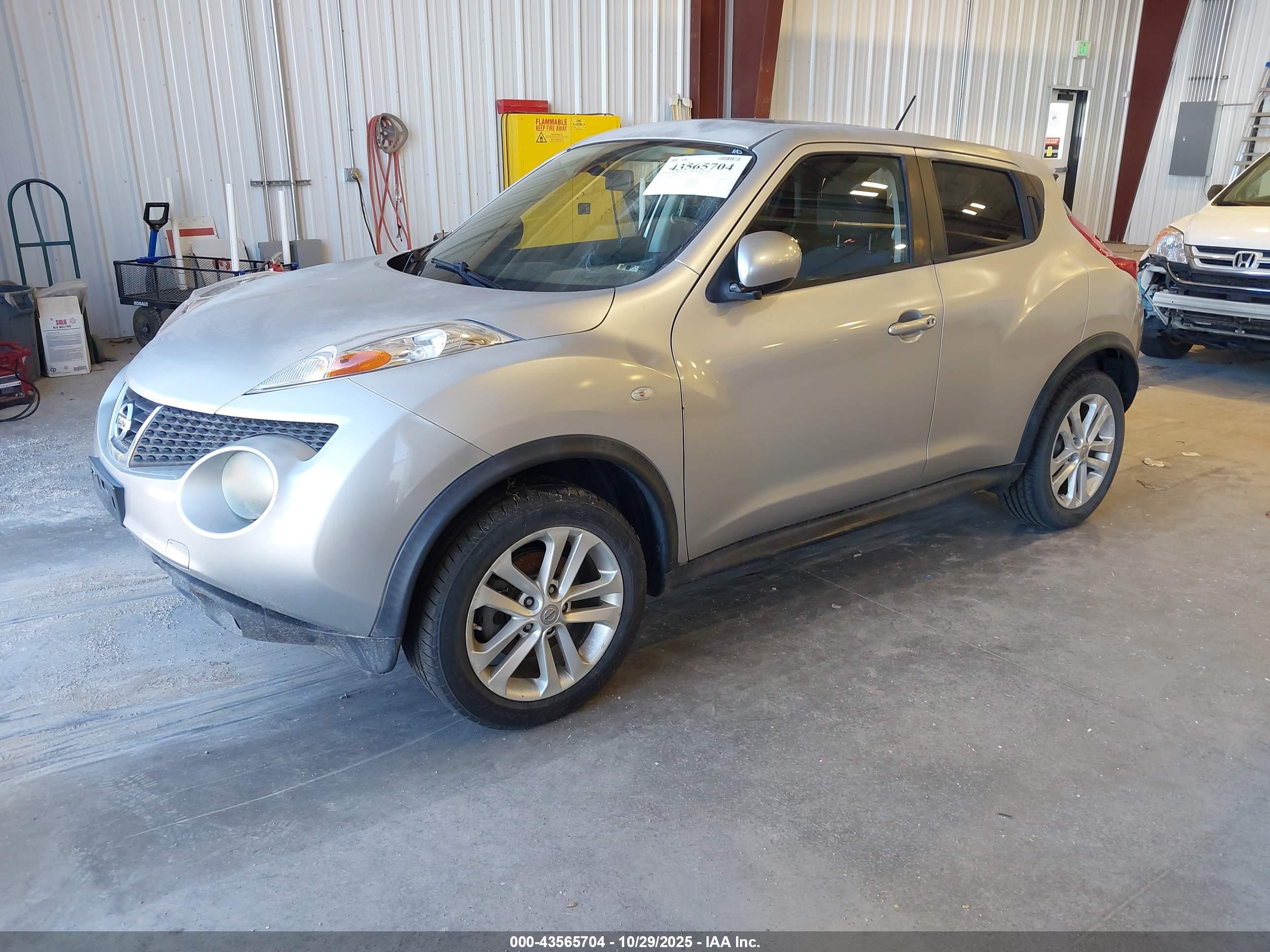 NISSAN JUKE image 2