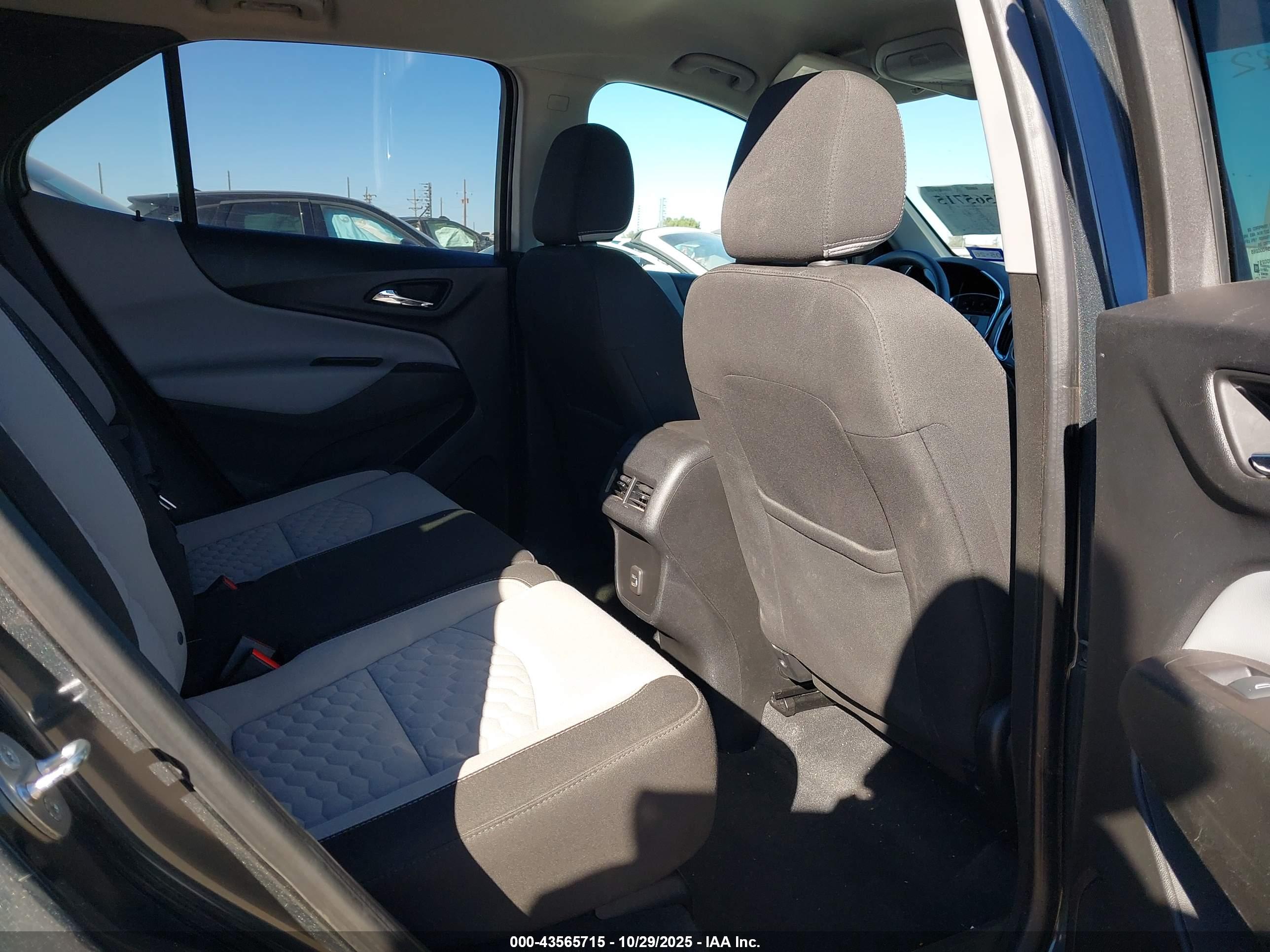 CHEVROLET EQUINOX image 8