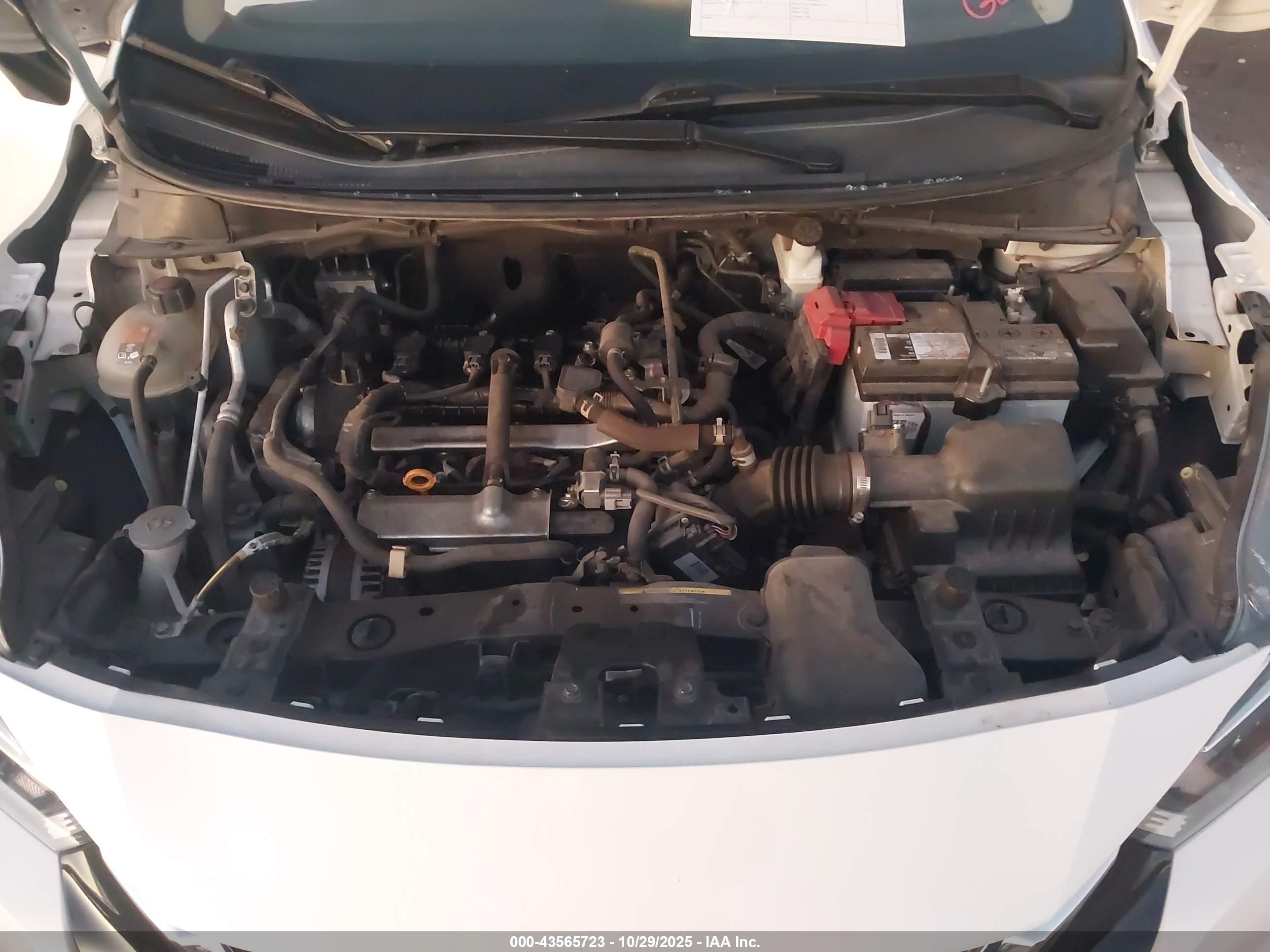 NISSAN VERSA image 10
