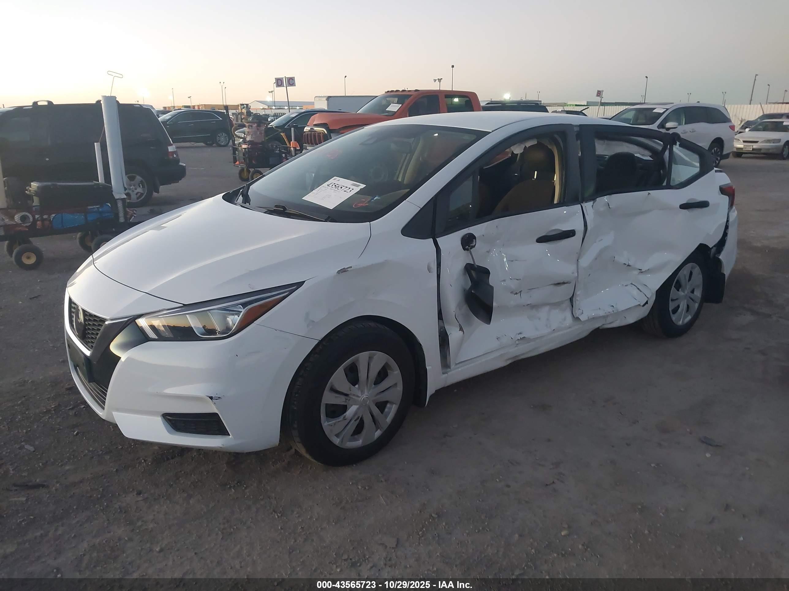 NISSAN VERSA image 2