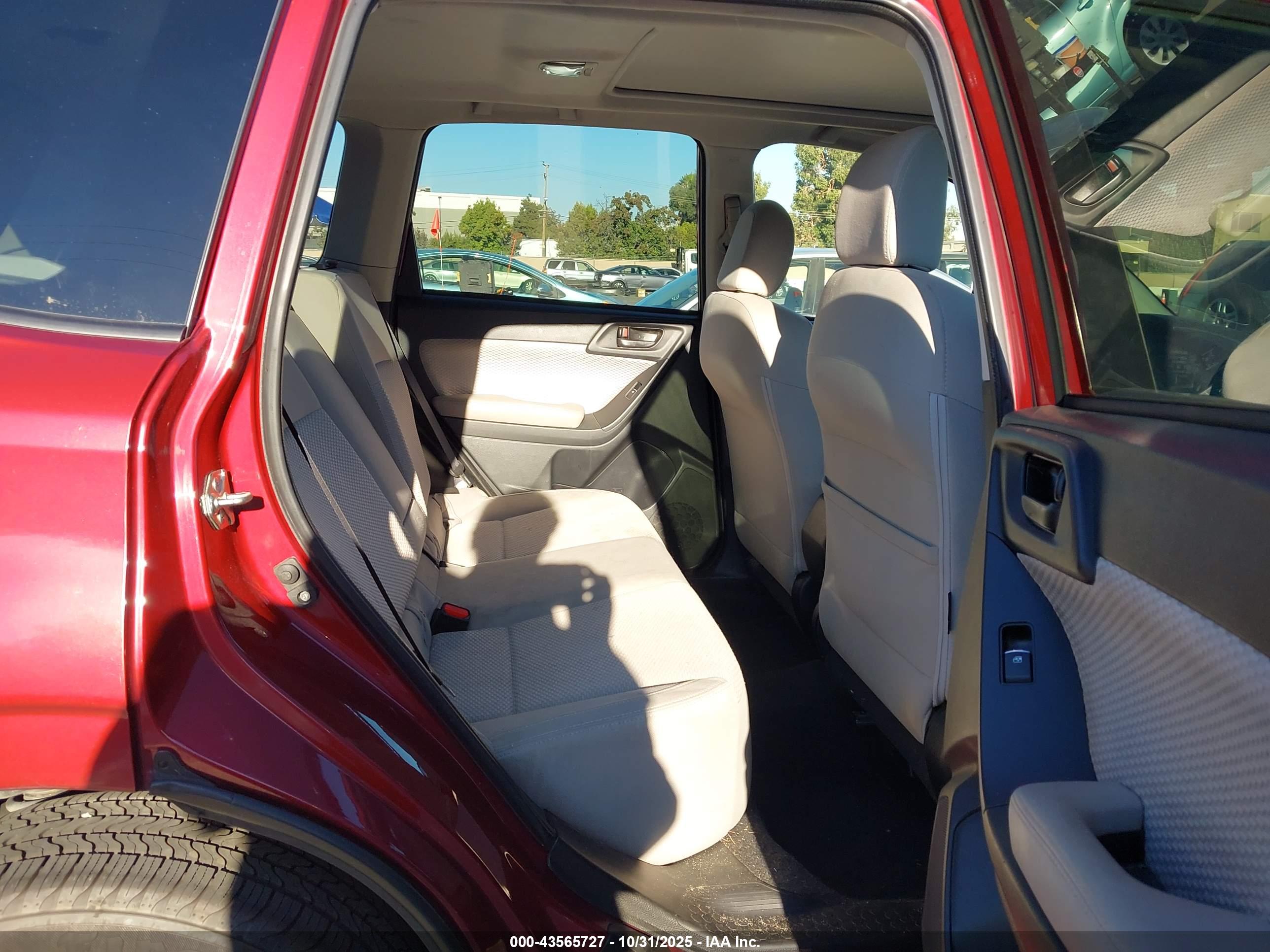 SUBARU FORESTER image 8