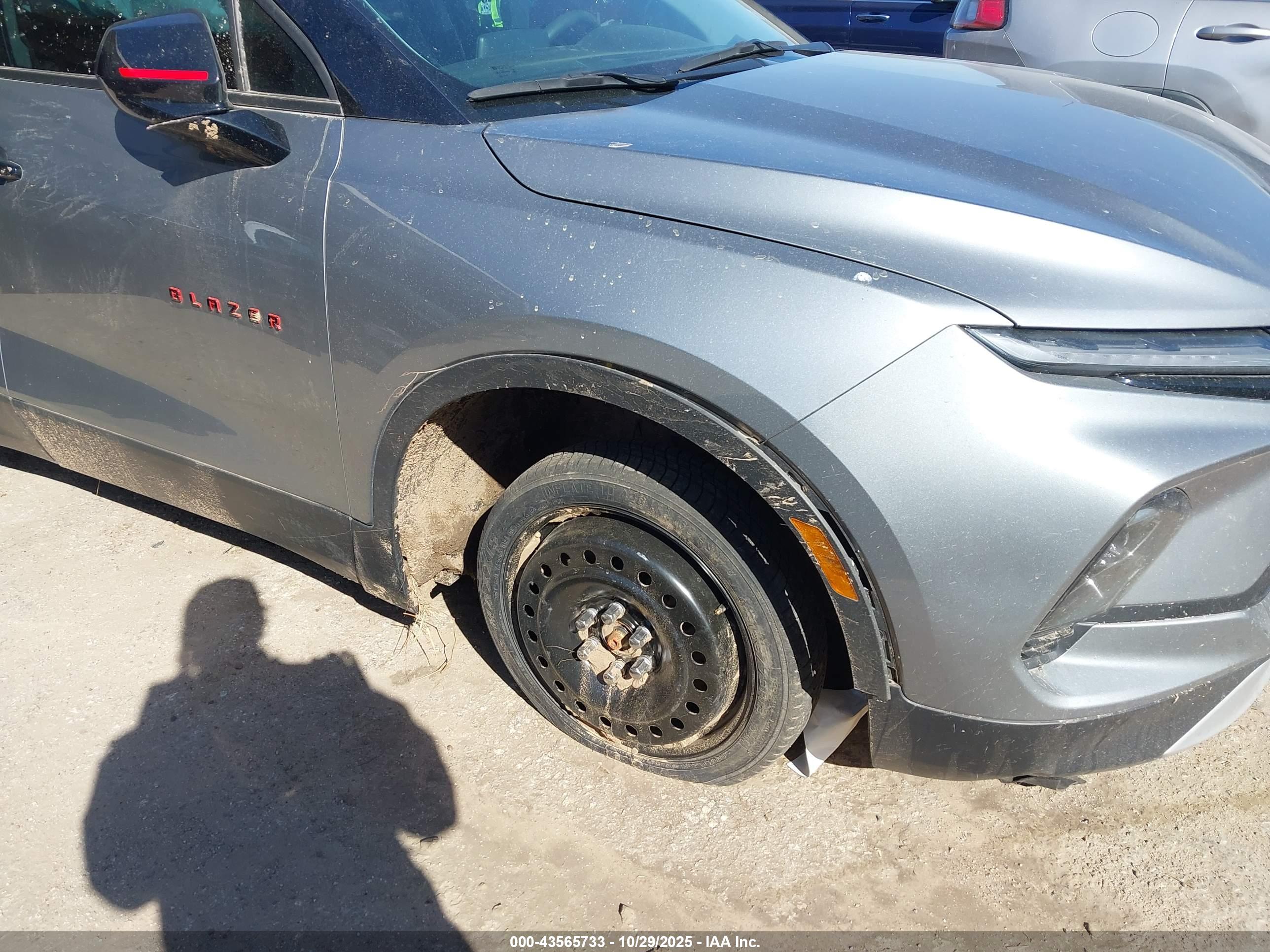 CHEVROLET BLAZER image 6