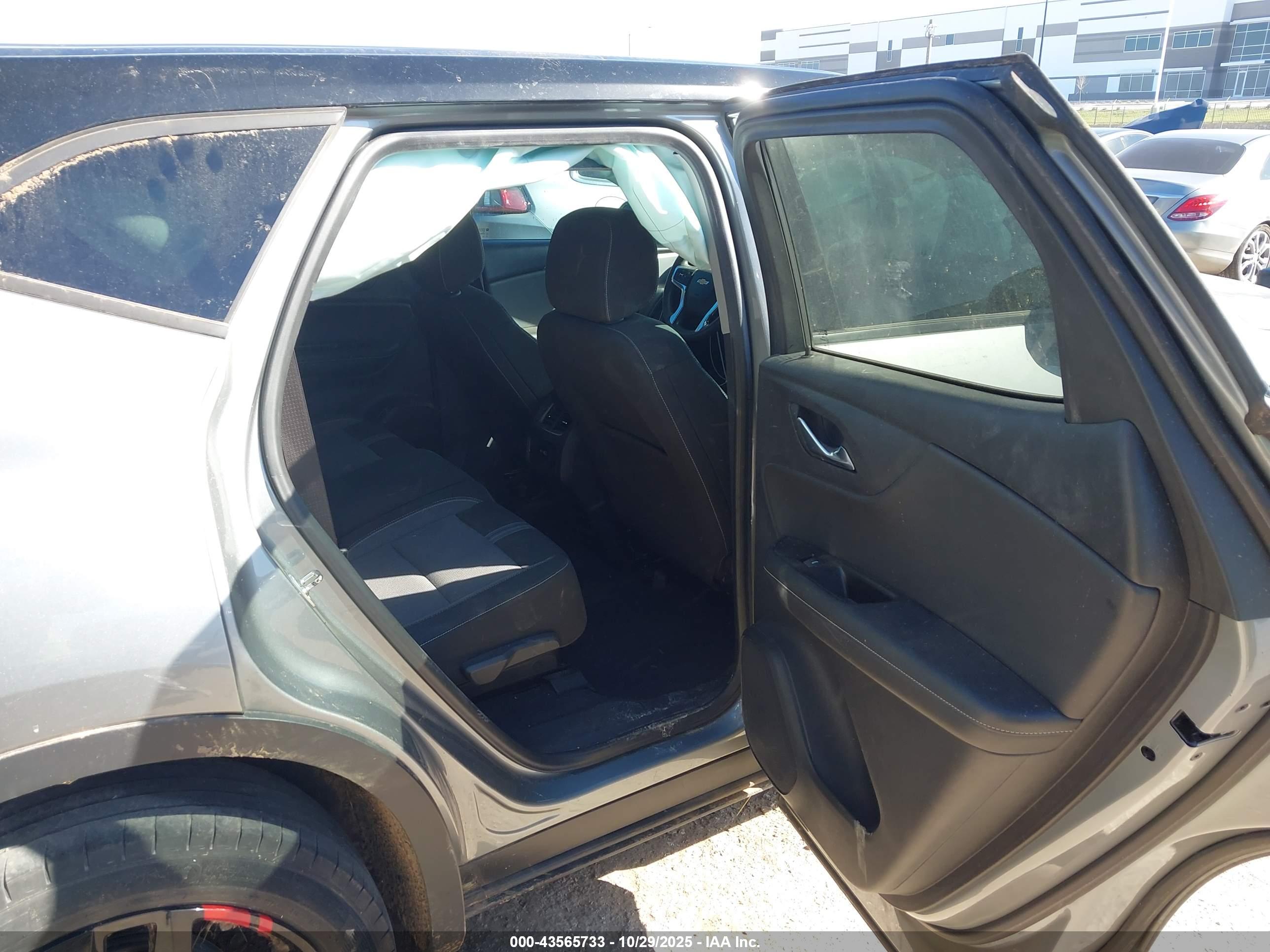 CHEVROLET BLAZER image 8