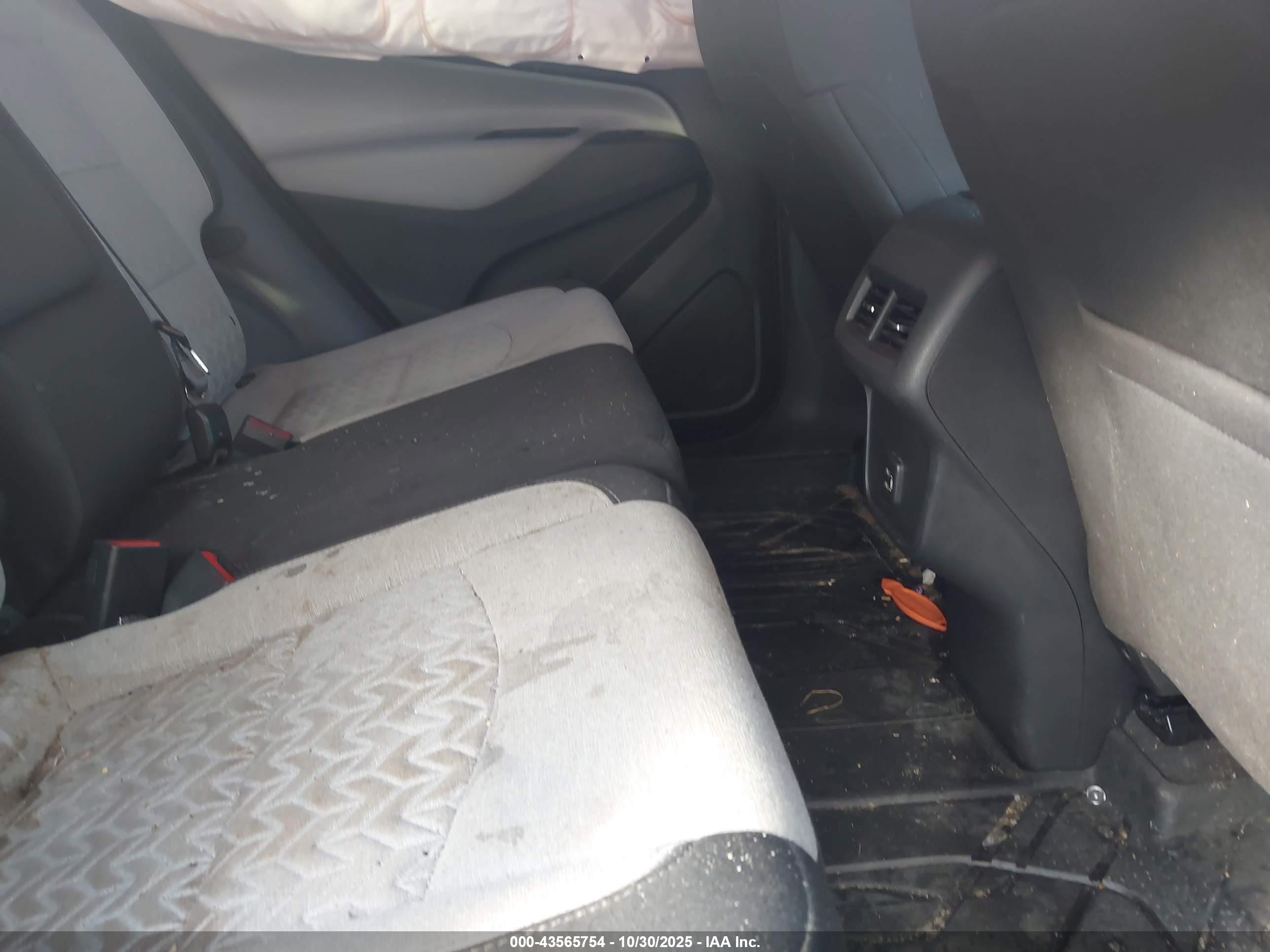 CHEVROLET EQUINOX image 8