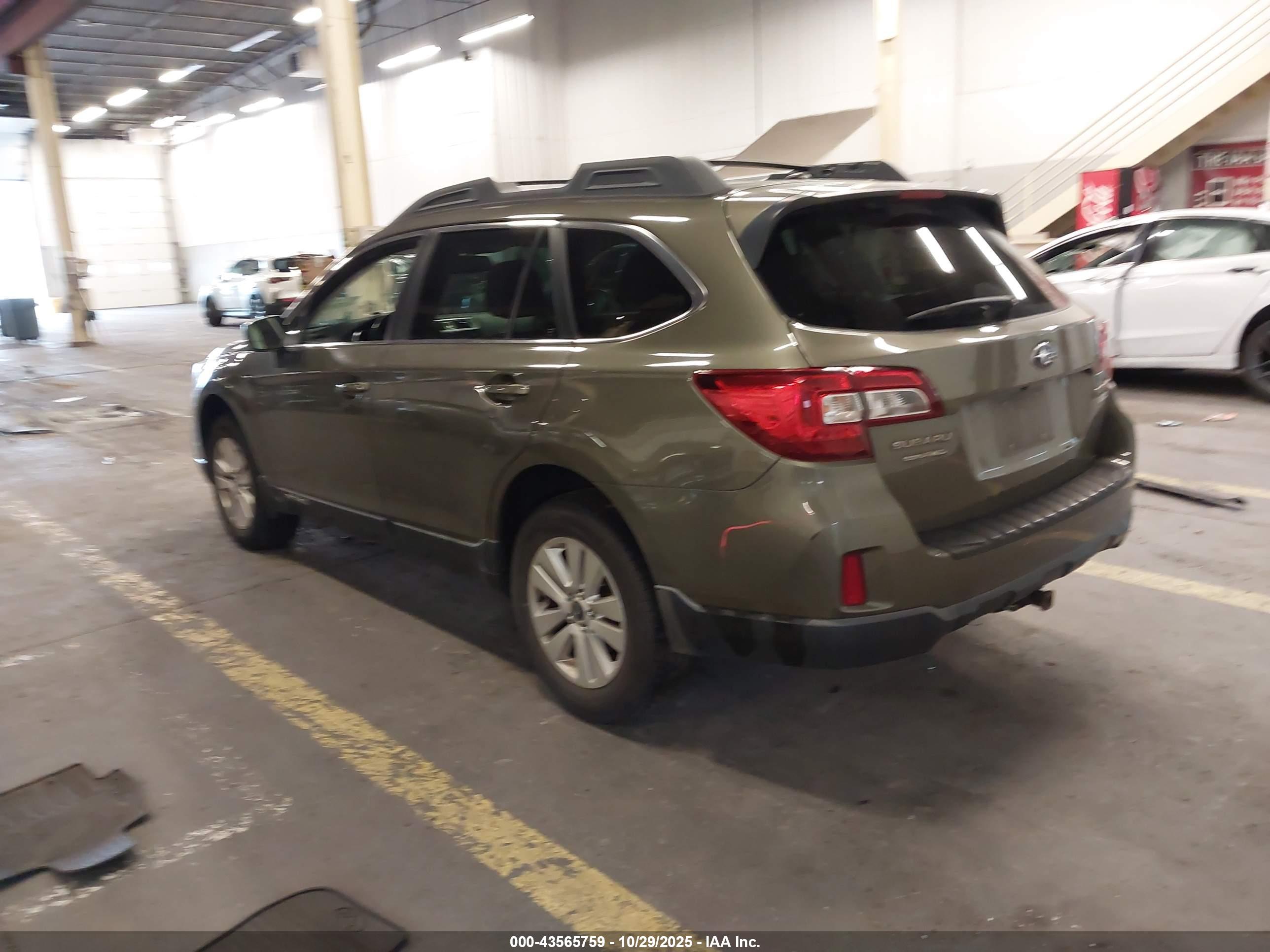 SUBARU OUTBACK image 3