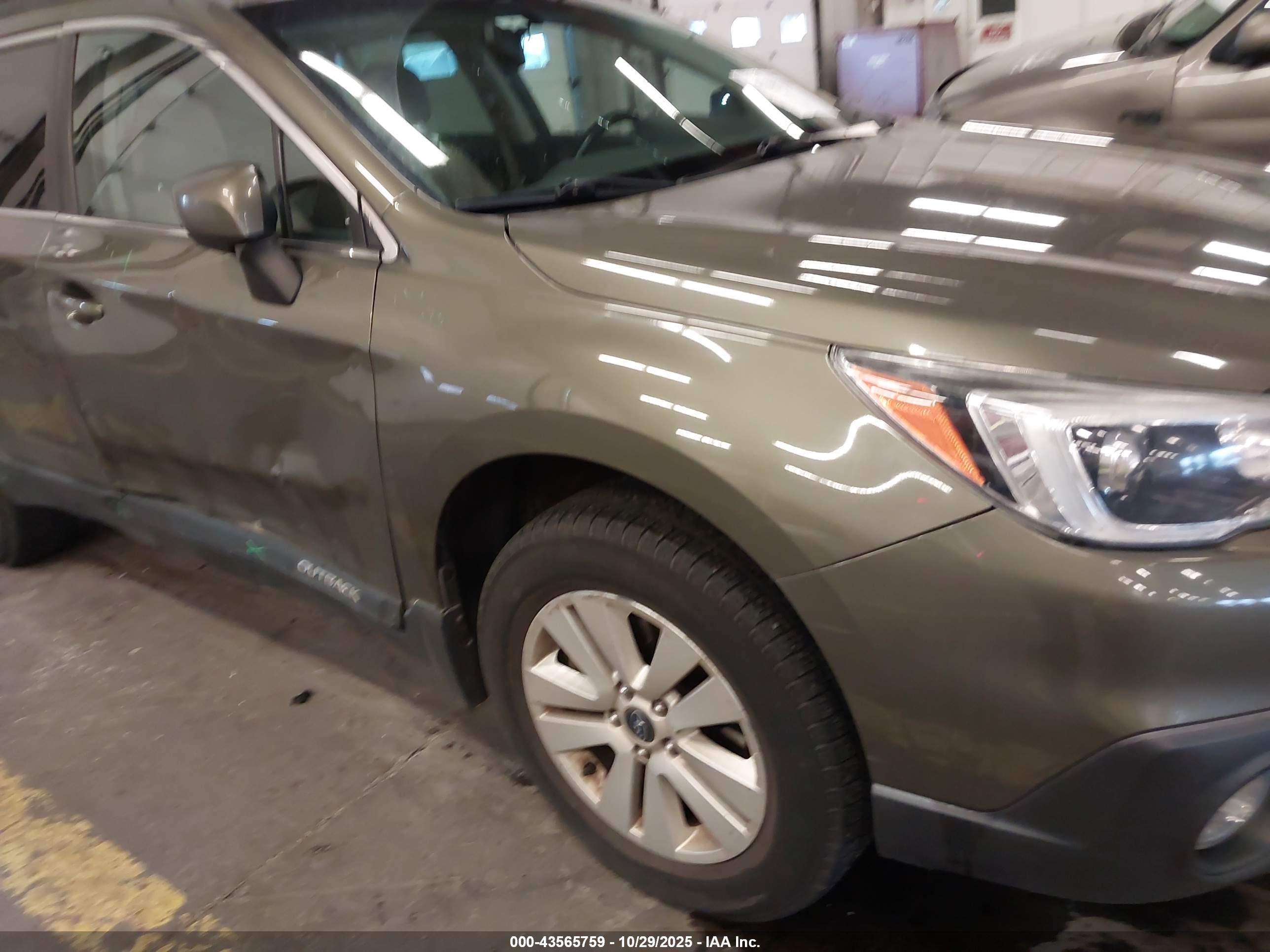 SUBARU OUTBACK image 6