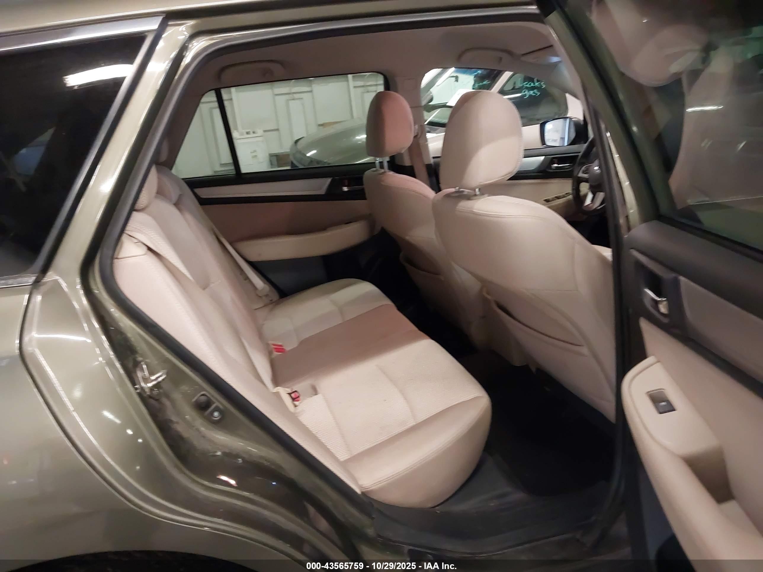 SUBARU OUTBACK image 8