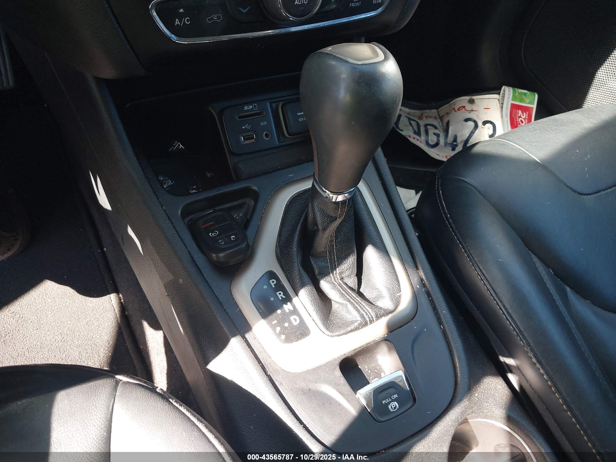 JEEP CHEROKEE image 11