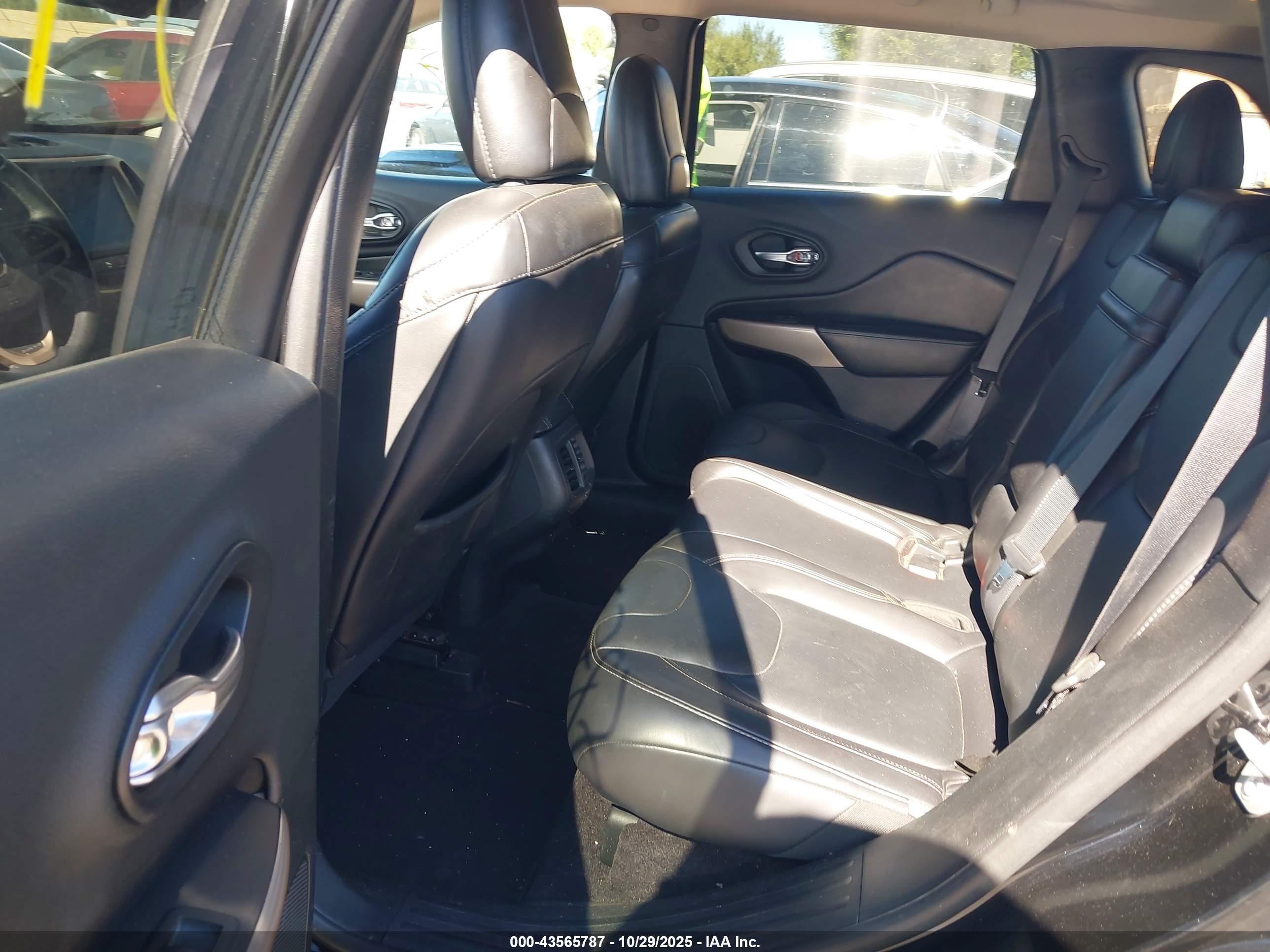 JEEP CHEROKEE image 8