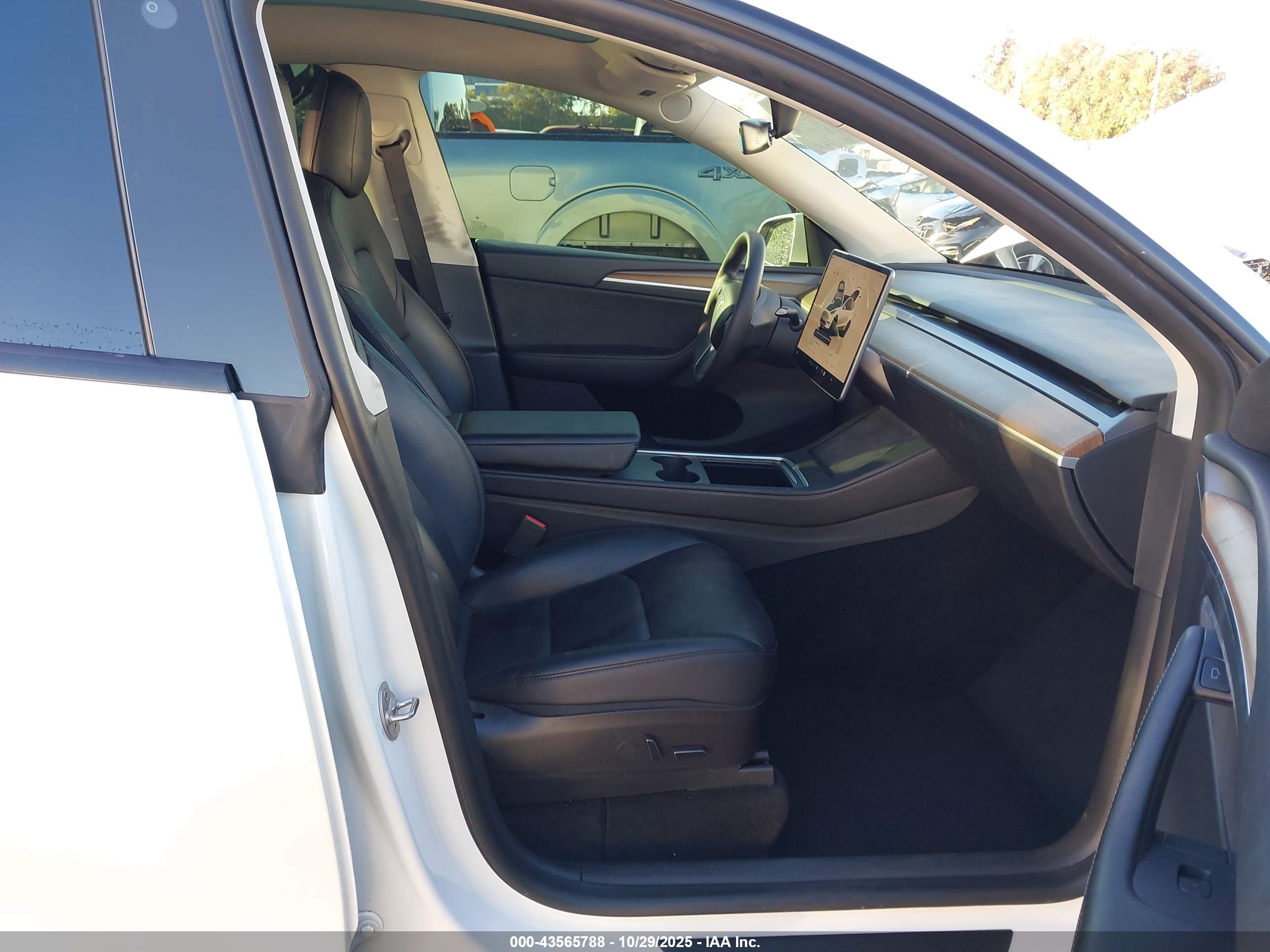 TESLA MODEL image 5