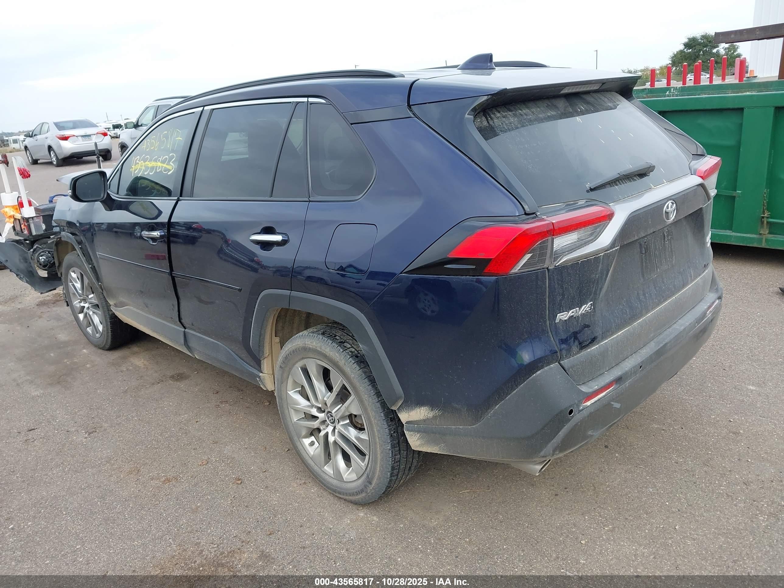 TOYOTA RAV4 image 3
