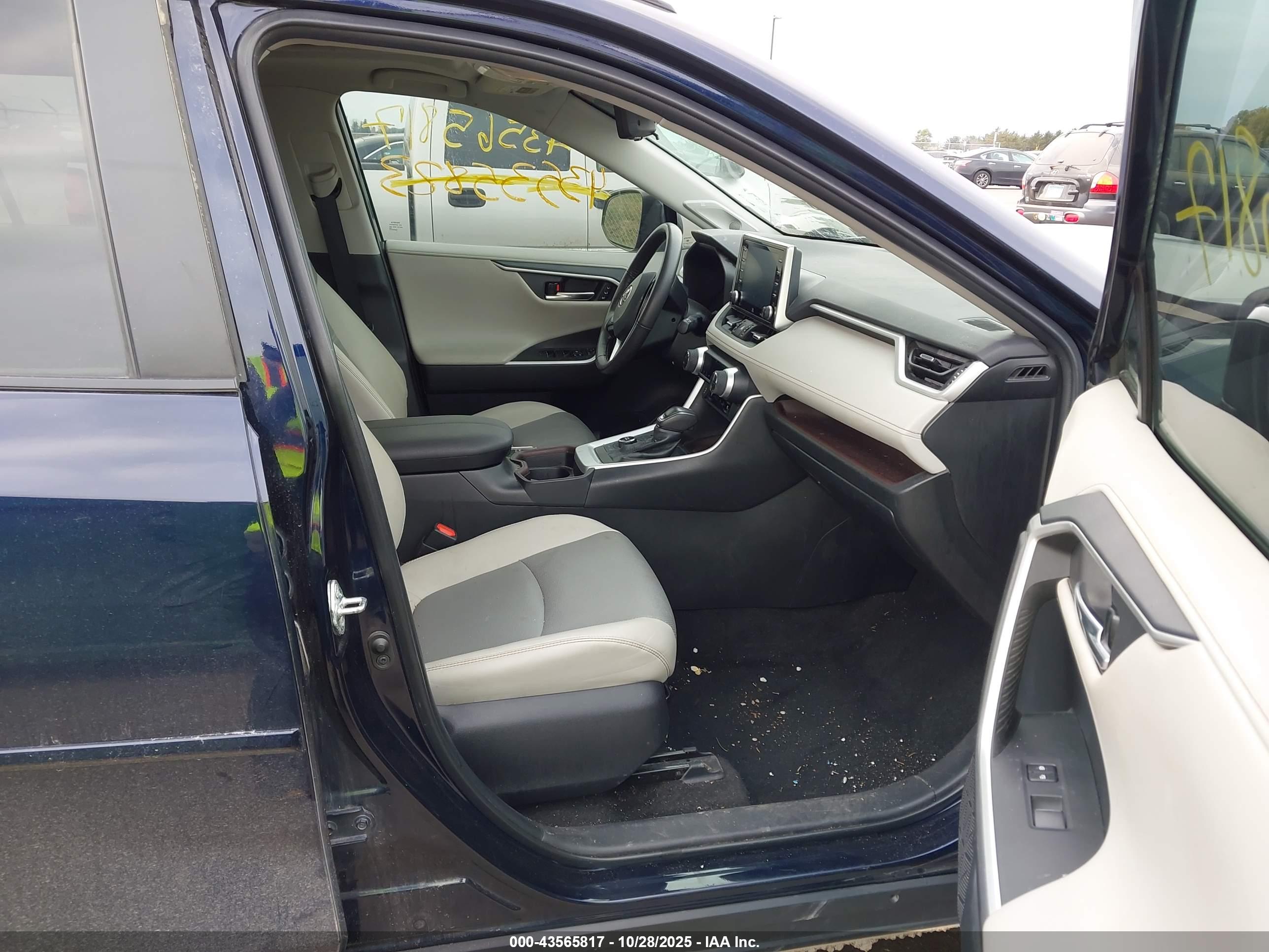 TOYOTA RAV4 image 5
