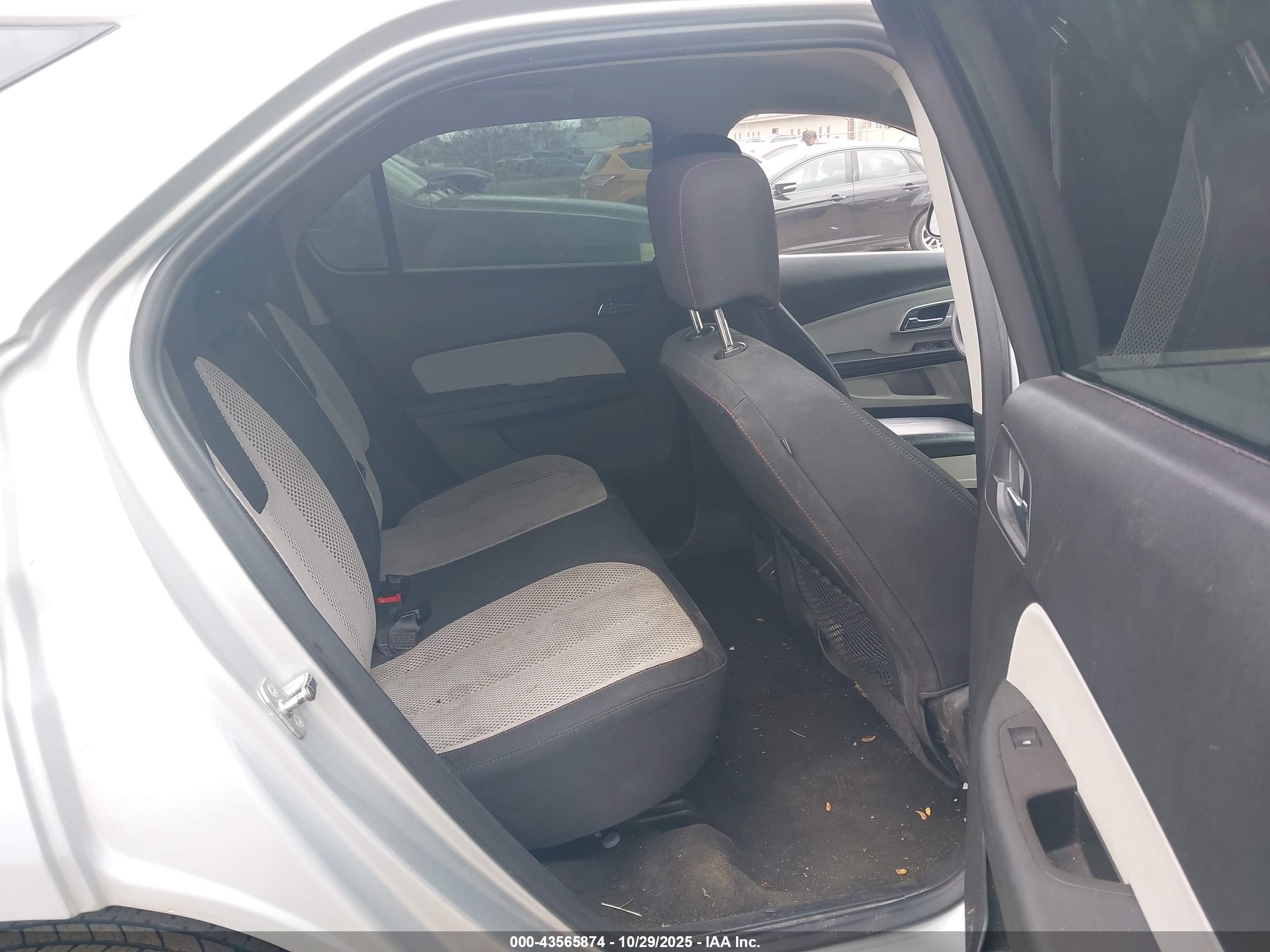 CHEVROLET EQUINOX image 8
