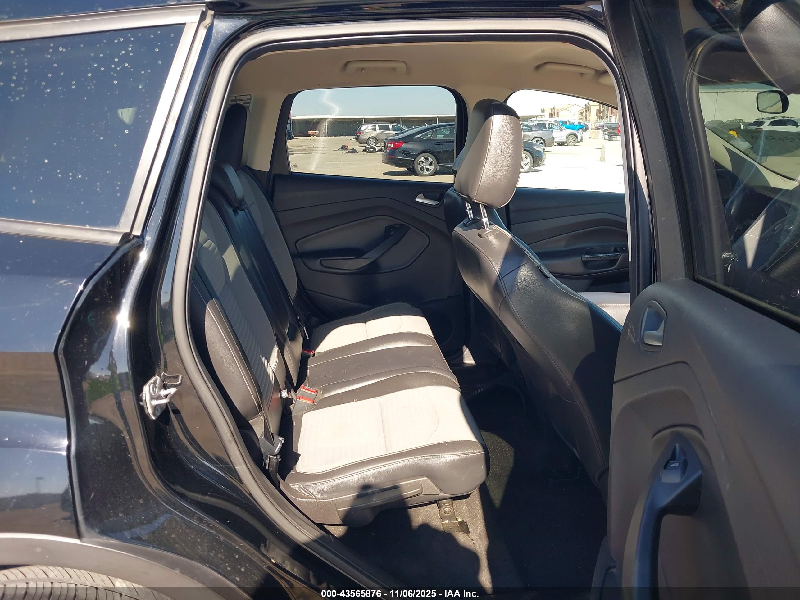 FORD ESCAPE image 8
