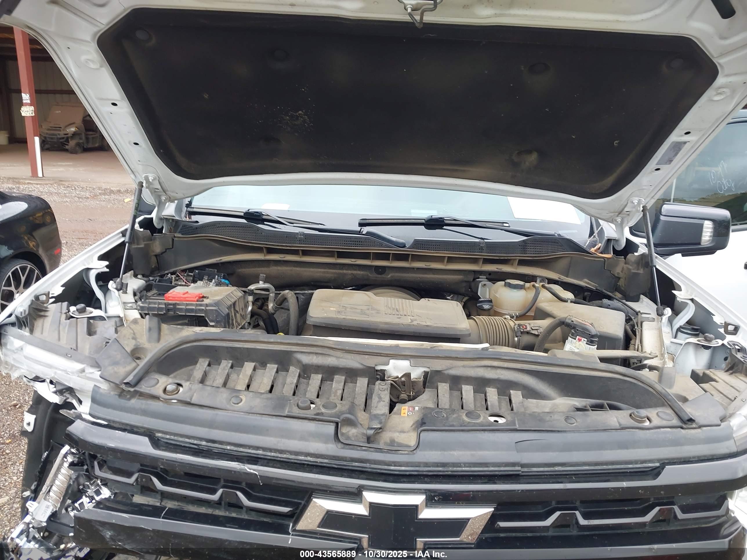 CHEVROLET SILVERADO image 10