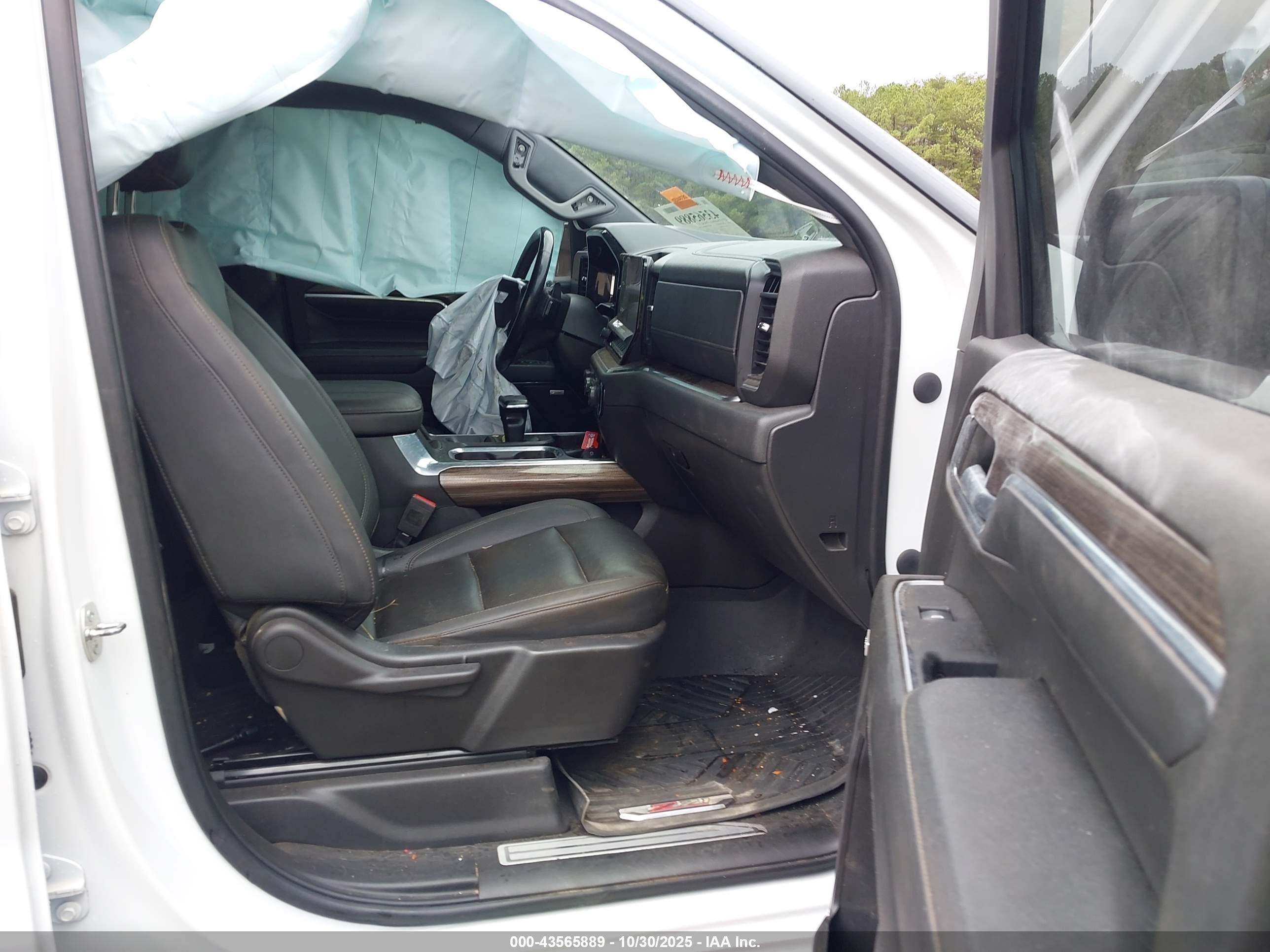 CHEVROLET SILVERADO image 5