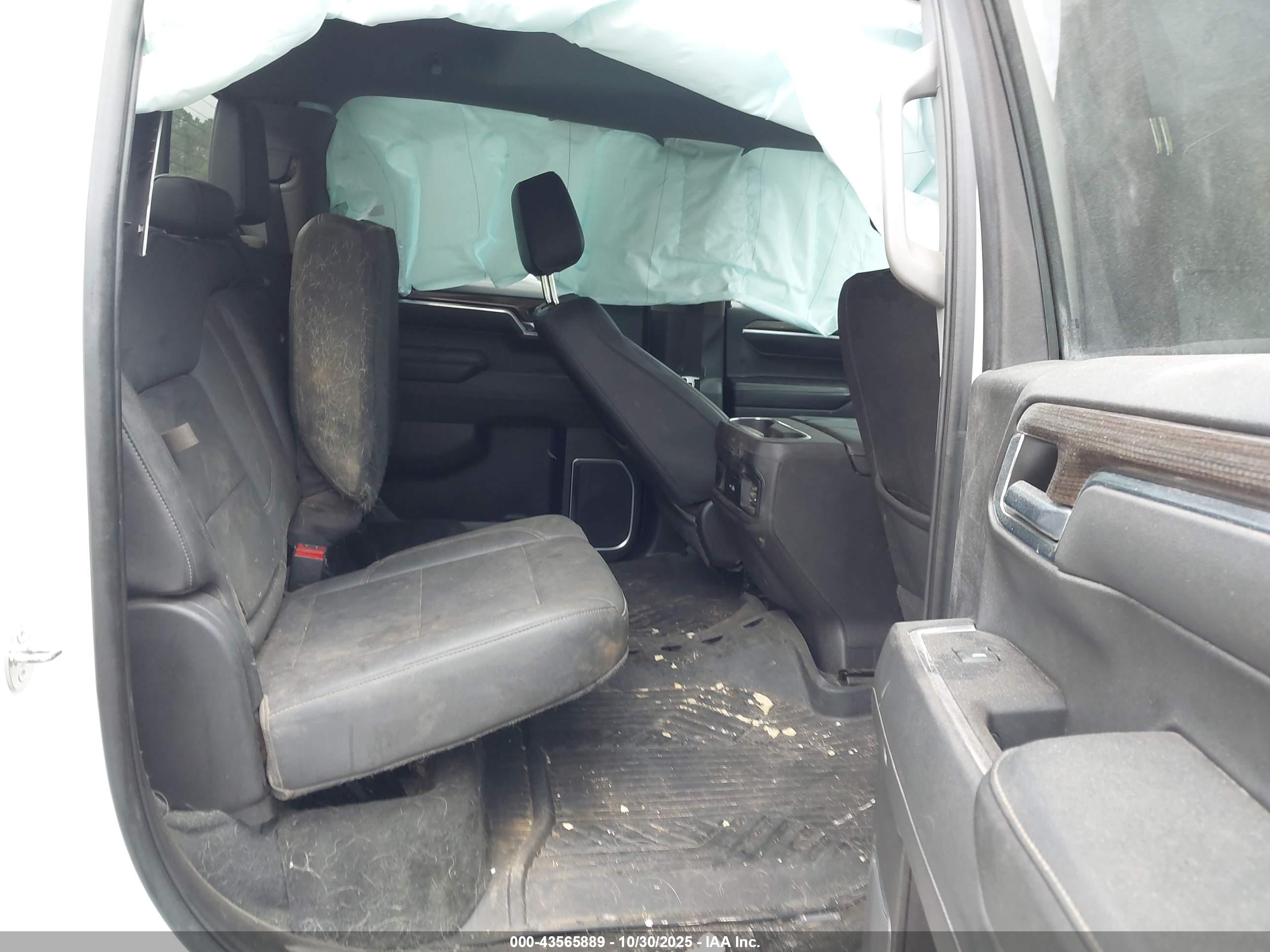 CHEVROLET SILVERADO image 8