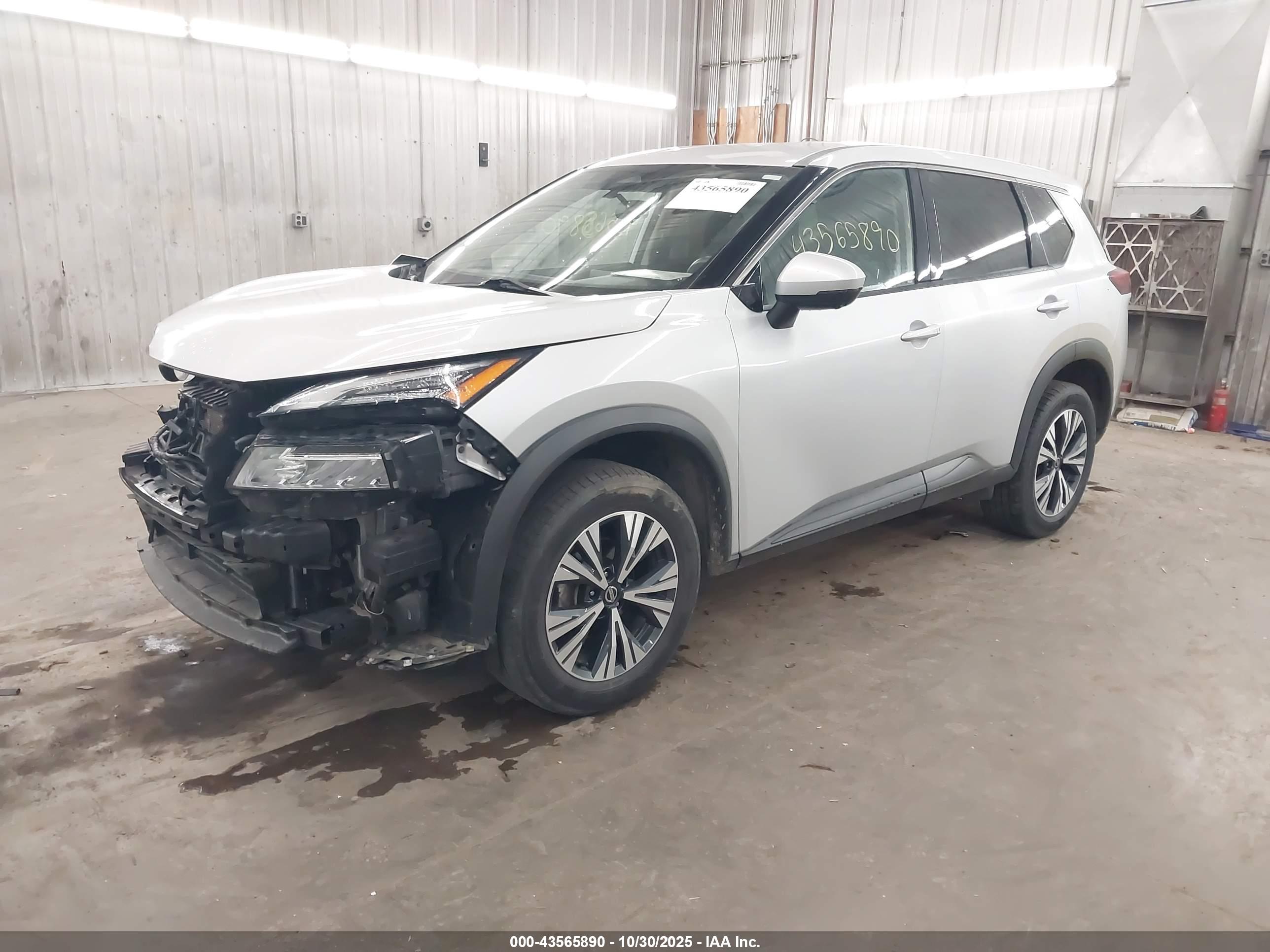 NISSAN ROGUE image 2