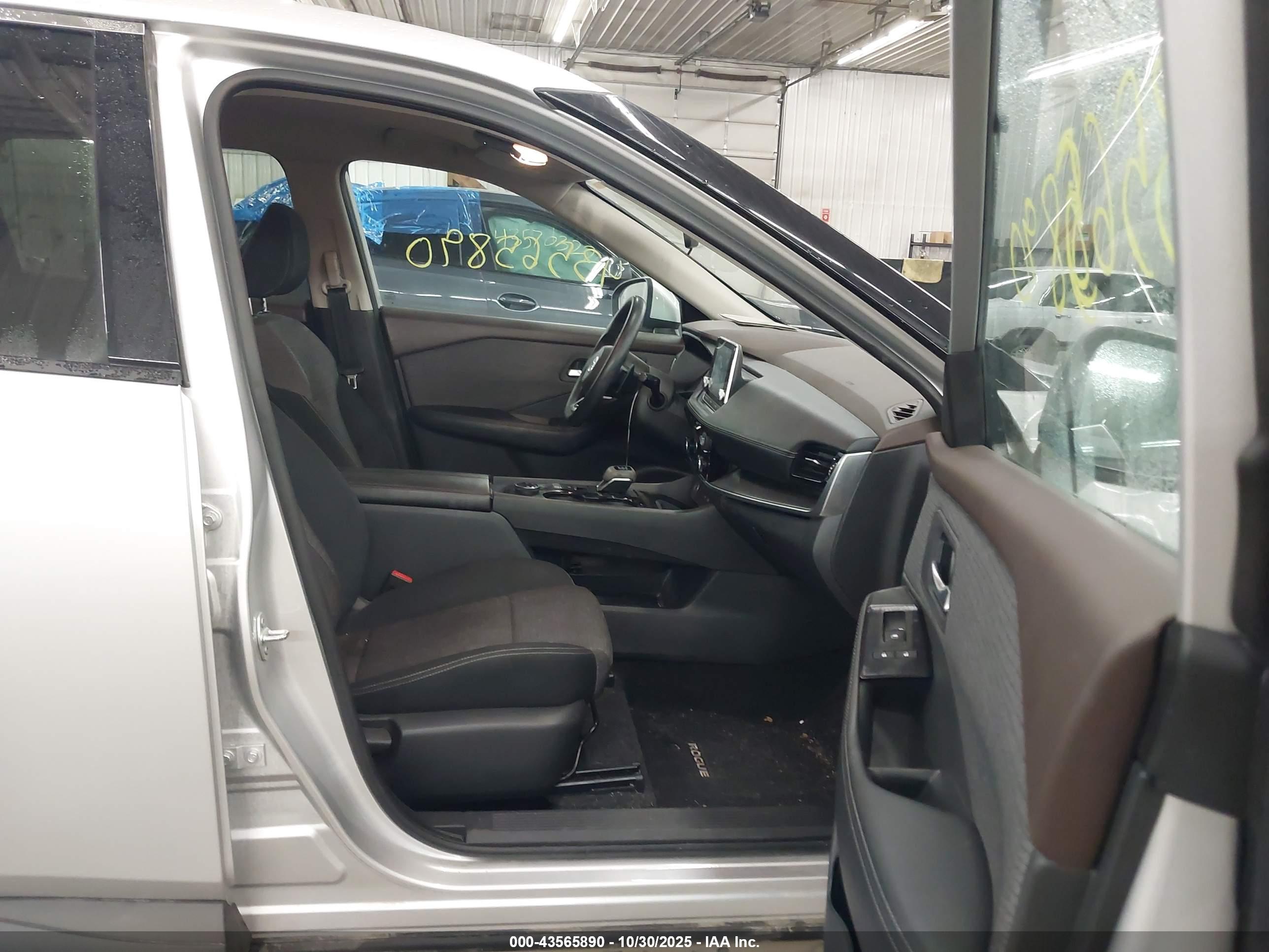 NISSAN ROGUE image 5
