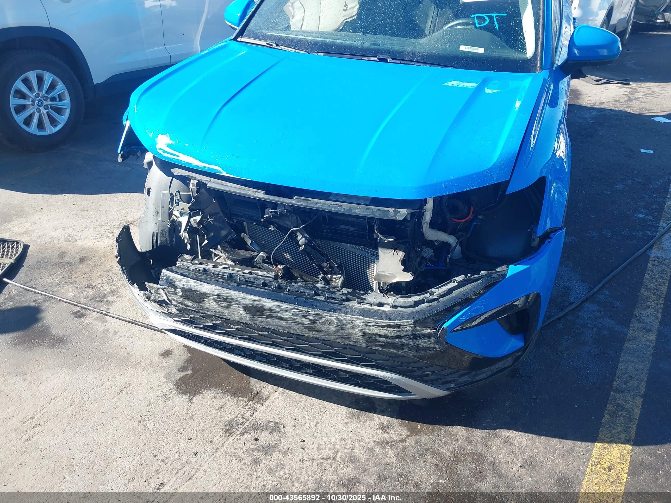 VOLKSWAGEN TAOS image 6