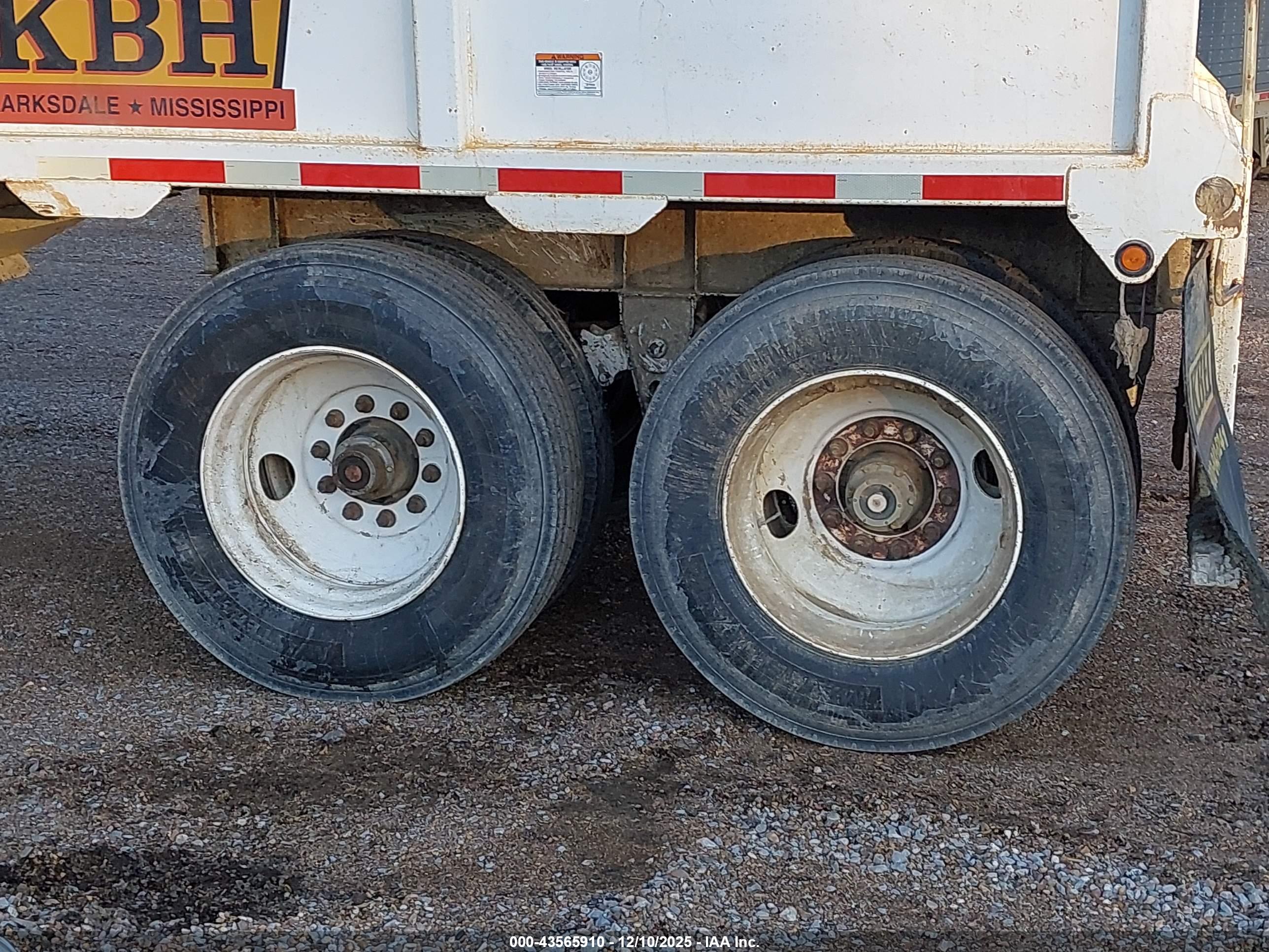 KBH TRAILER image 8