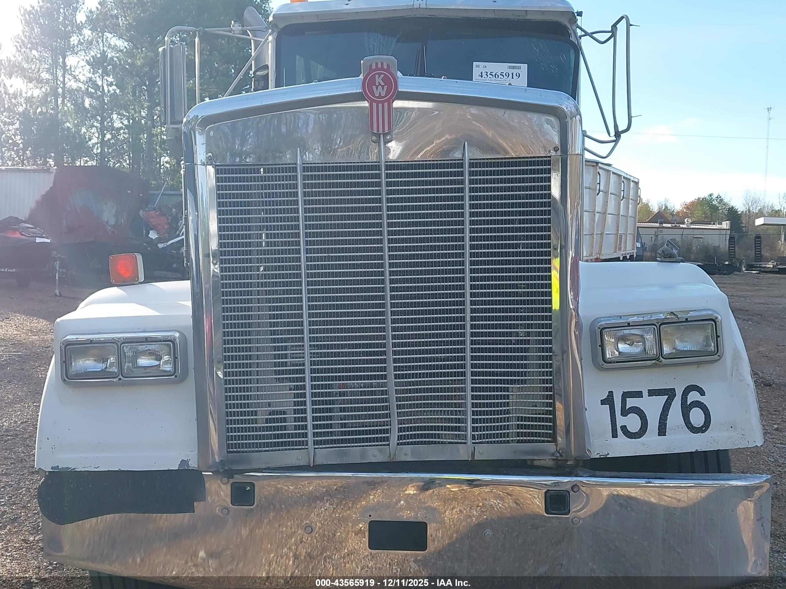 KENWORTH CONSTRUCTION image 10