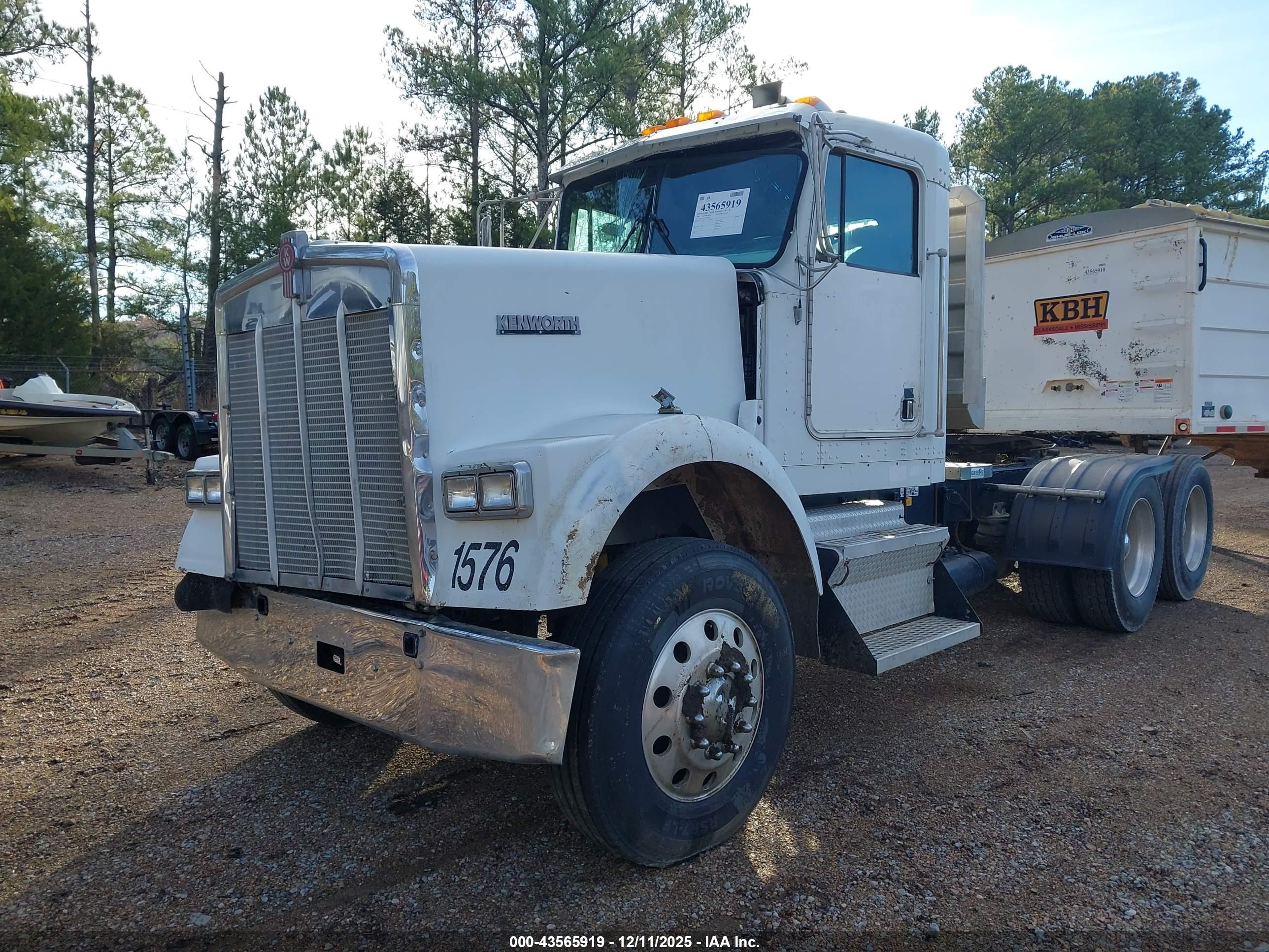 KENWORTH CONSTRUCTION image 2