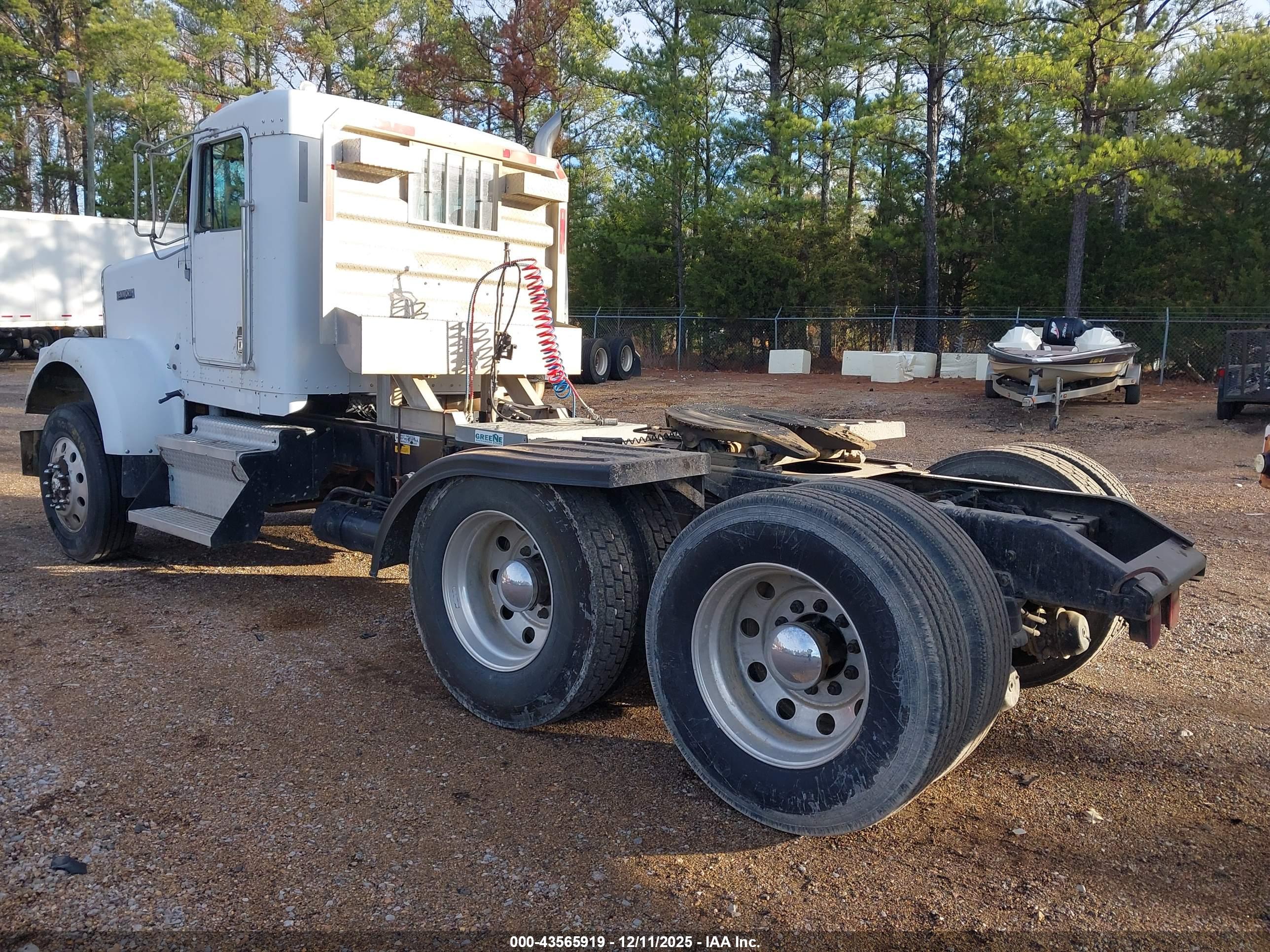 KENWORTH CONSTRUCTION image 3