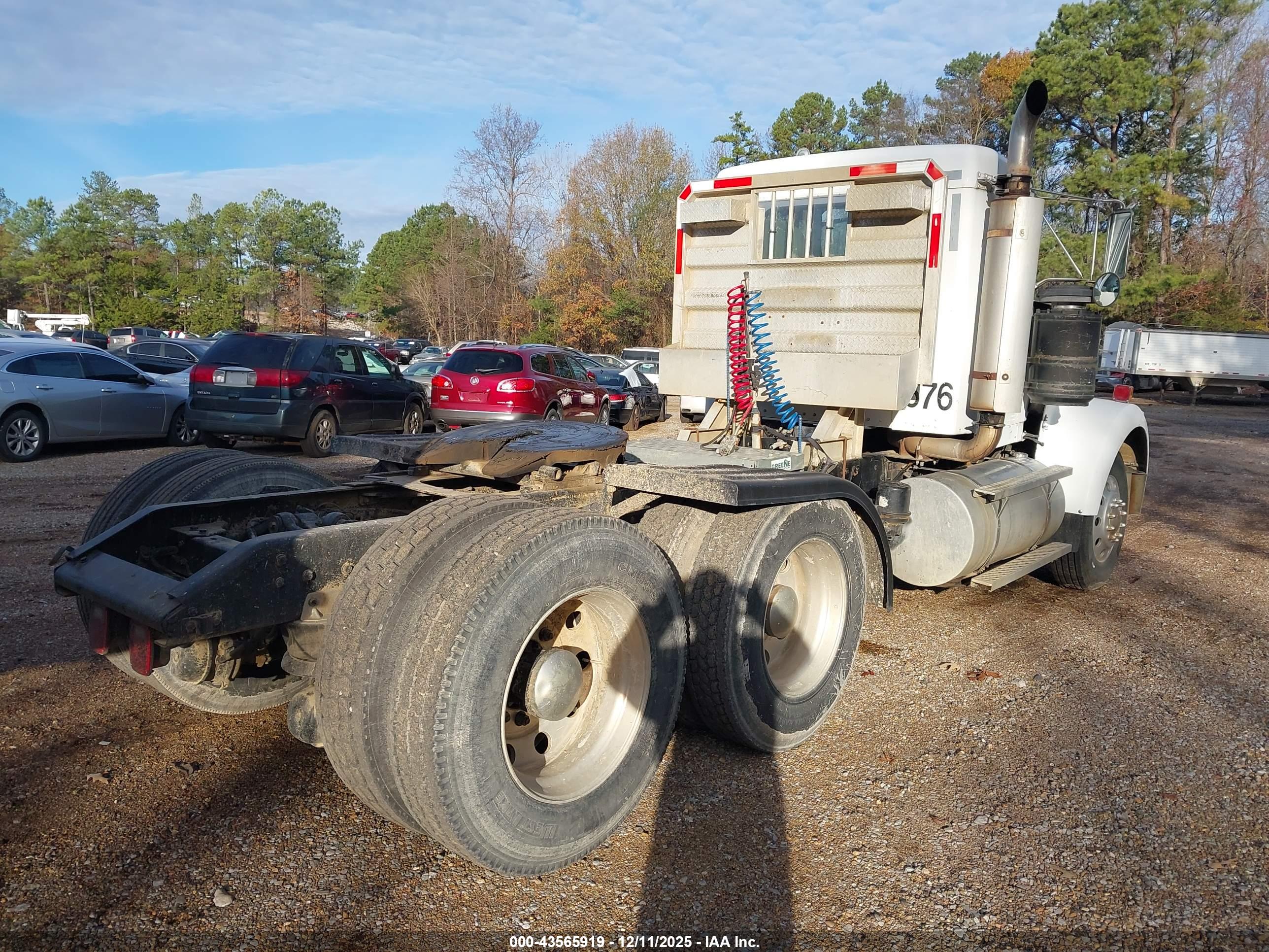 KENWORTH CONSTRUCTION image 4