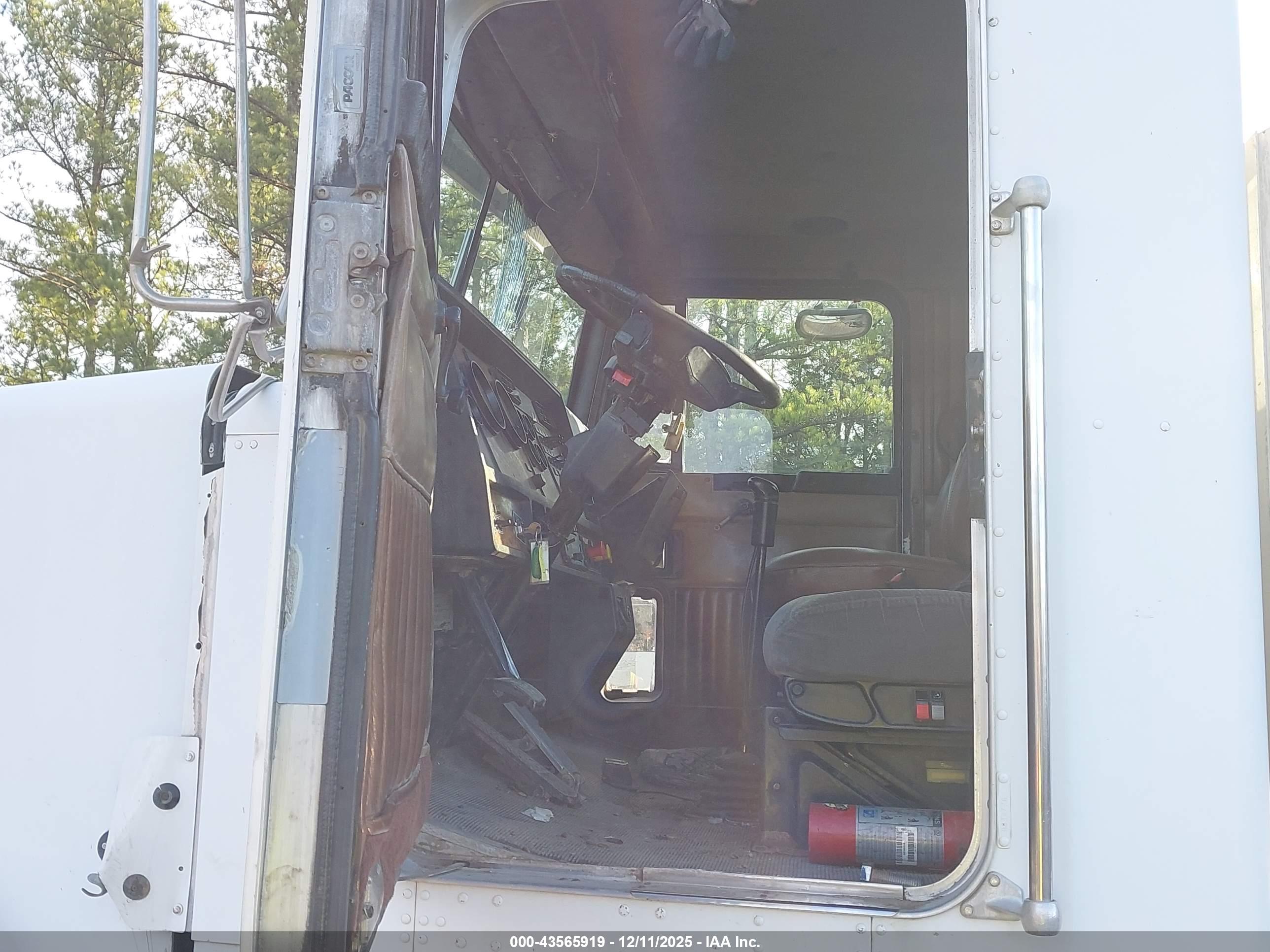 KENWORTH CONSTRUCTION image 7