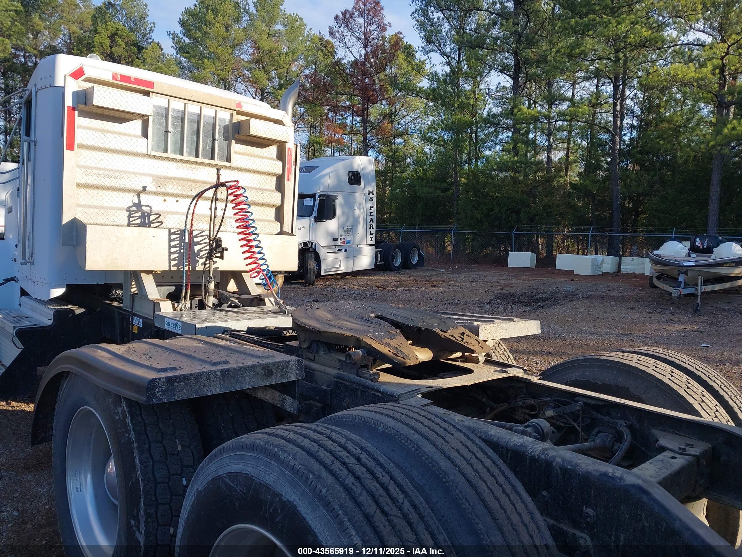 KENWORTH CONSTRUCTION image 8