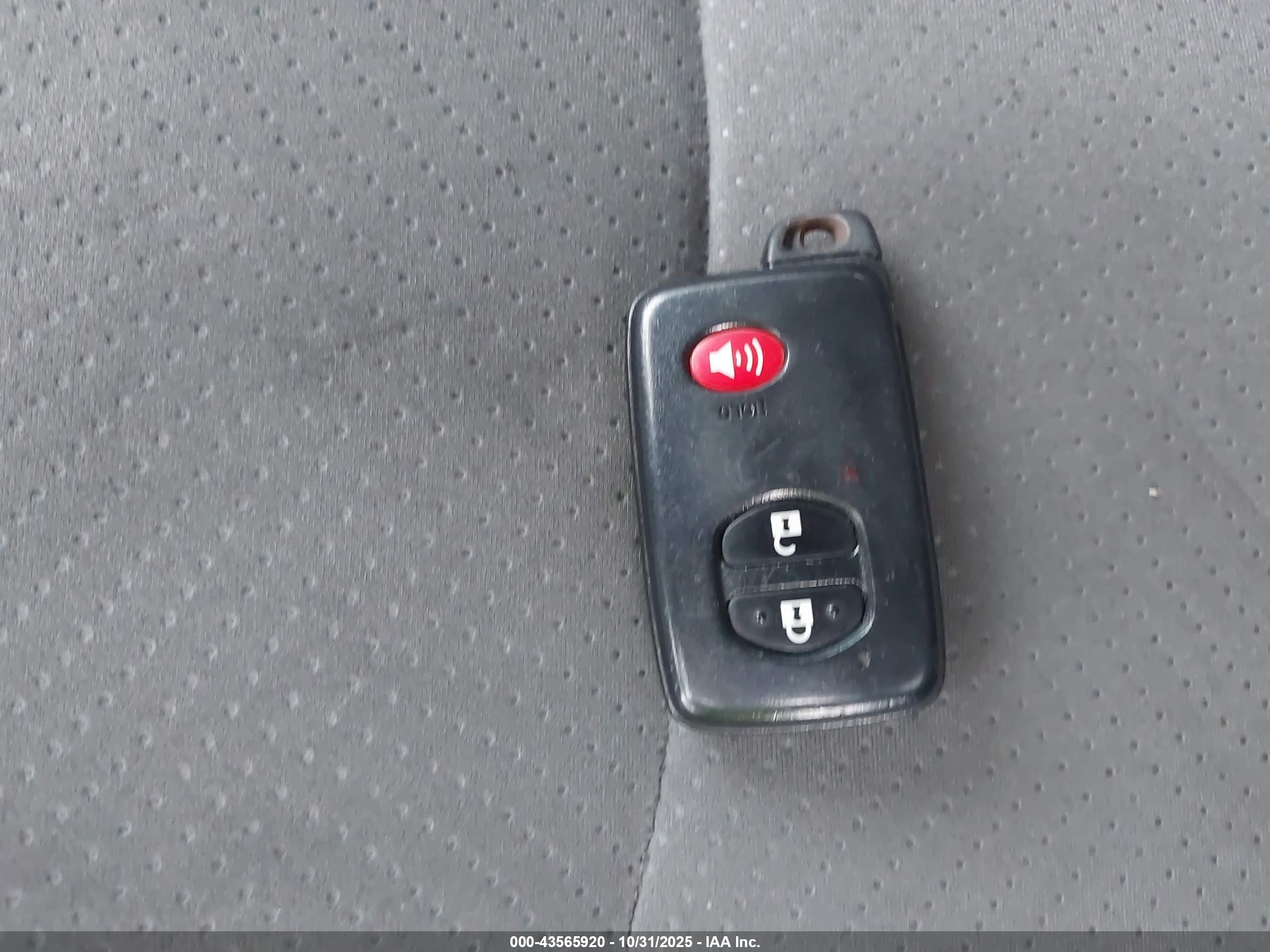 TOYOTA PRIUS image 11