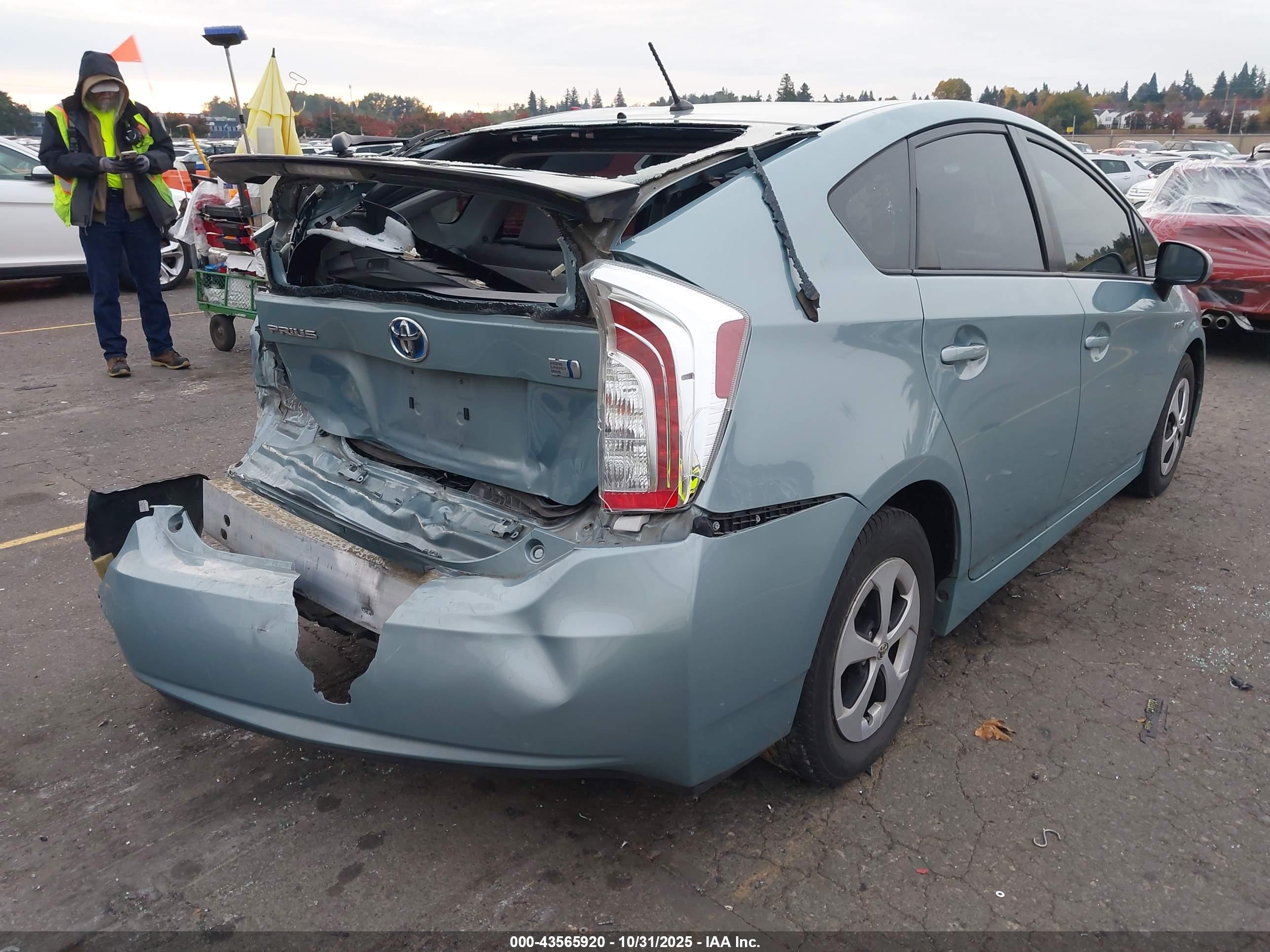 TOYOTA PRIUS image 4