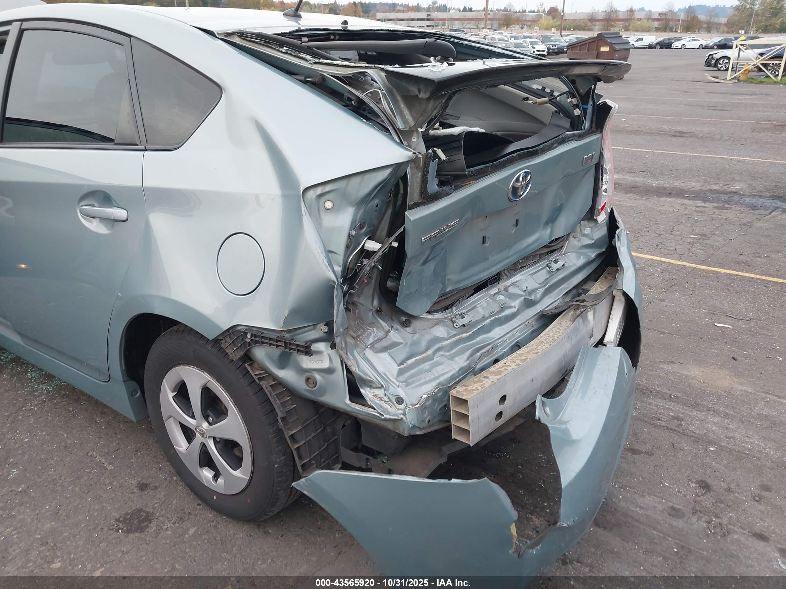 TOYOTA PRIUS image 6