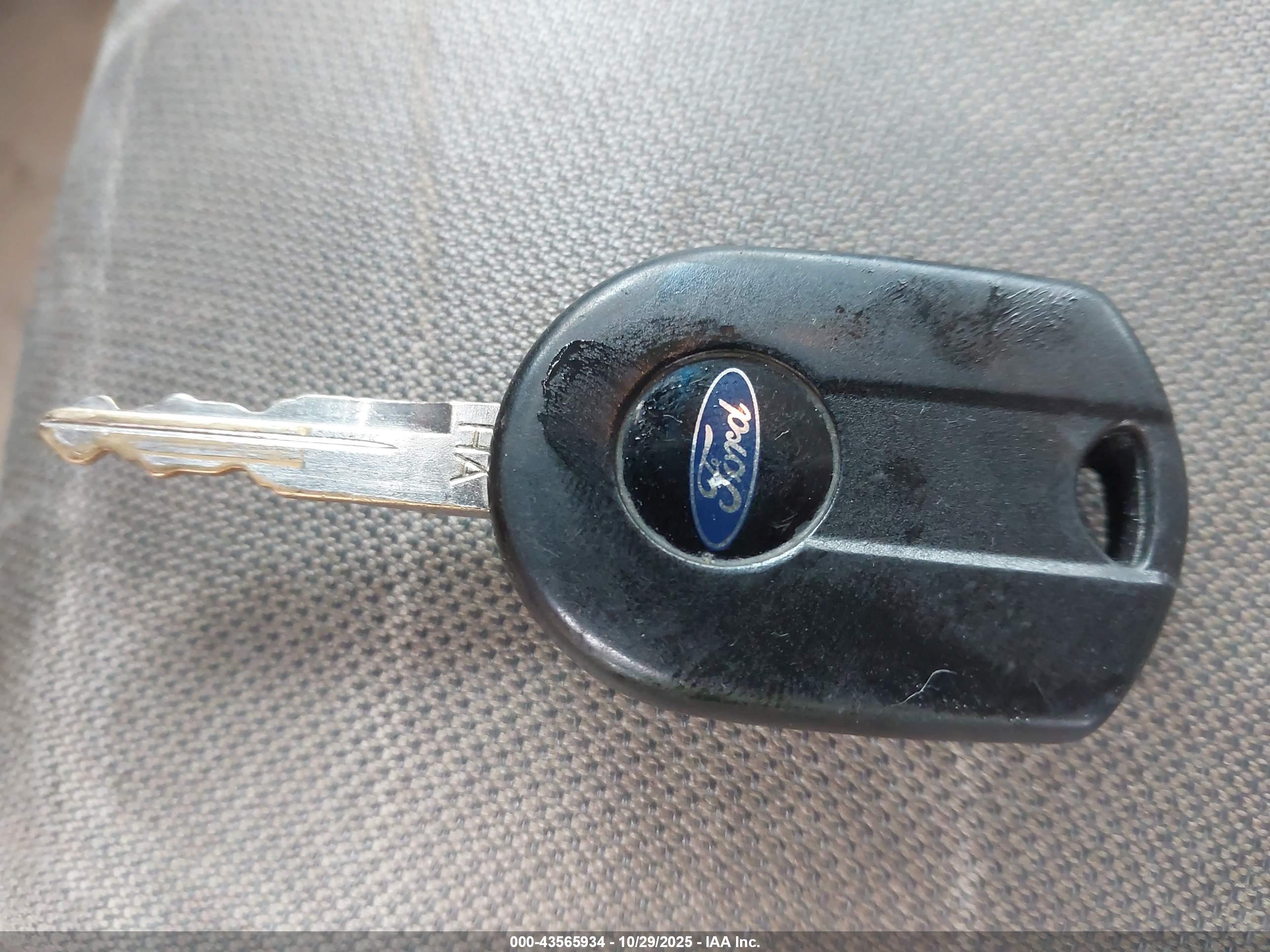FORD FUSION image 11