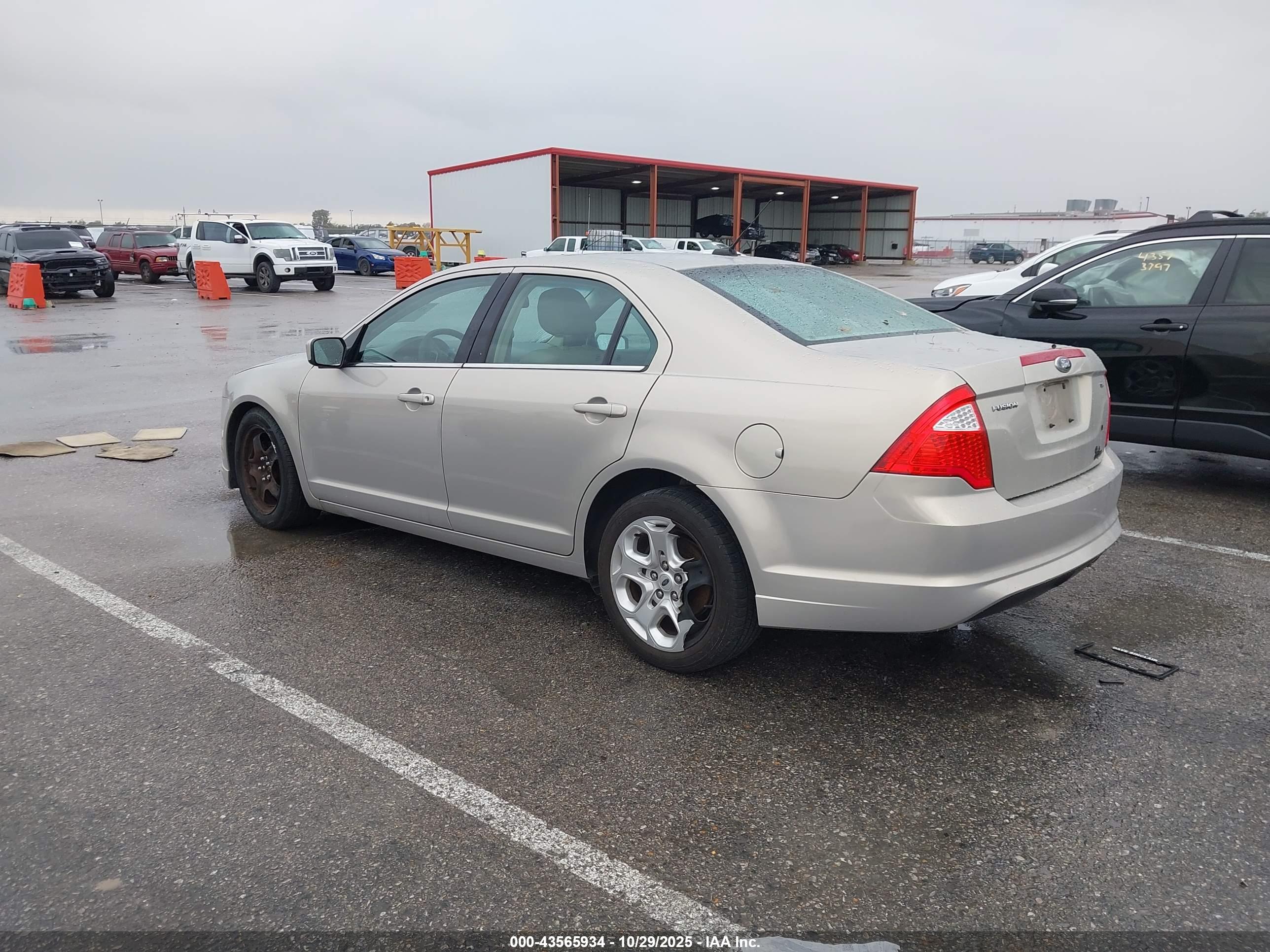 FORD FUSION image 3