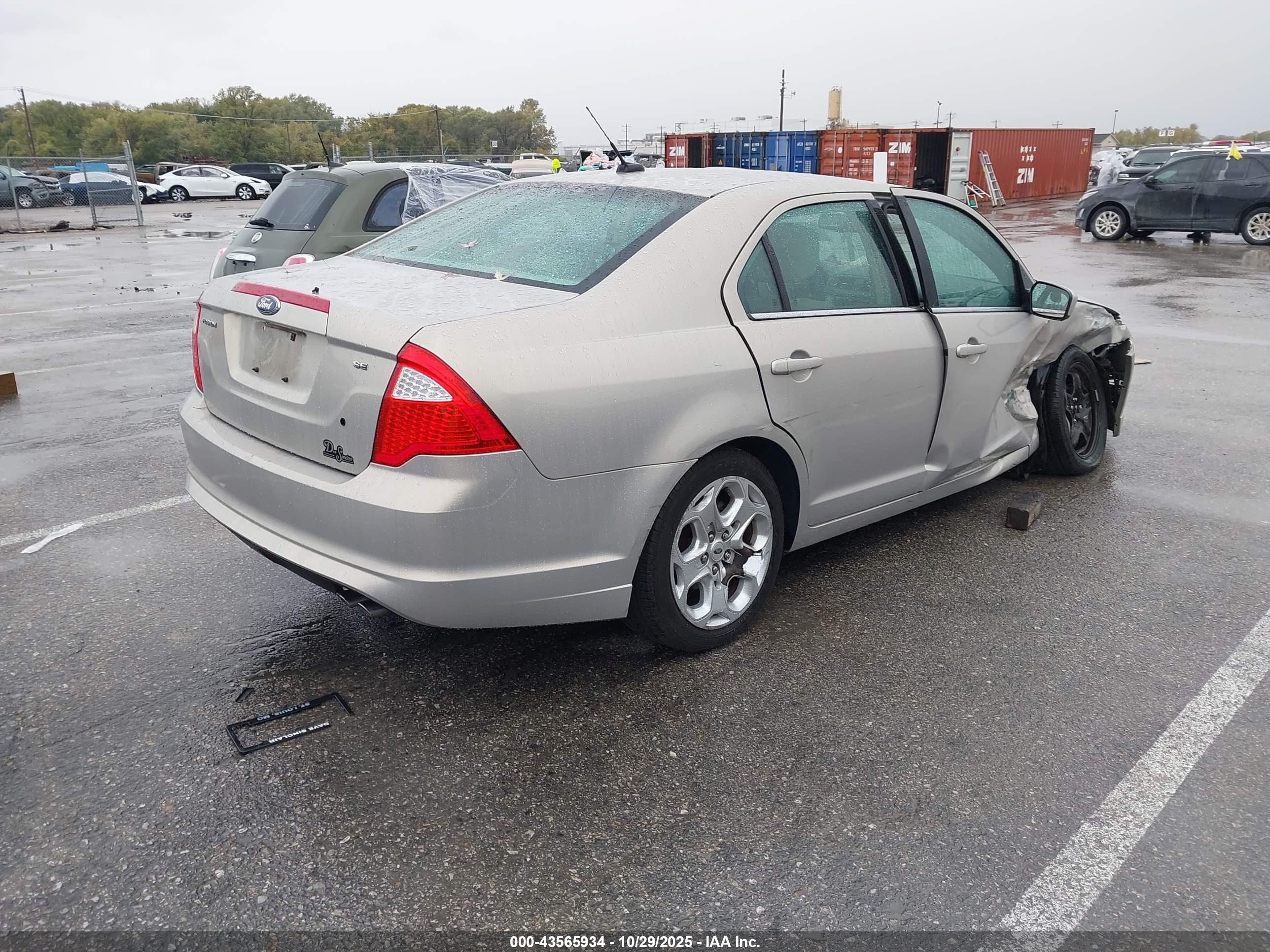 FORD FUSION image 4