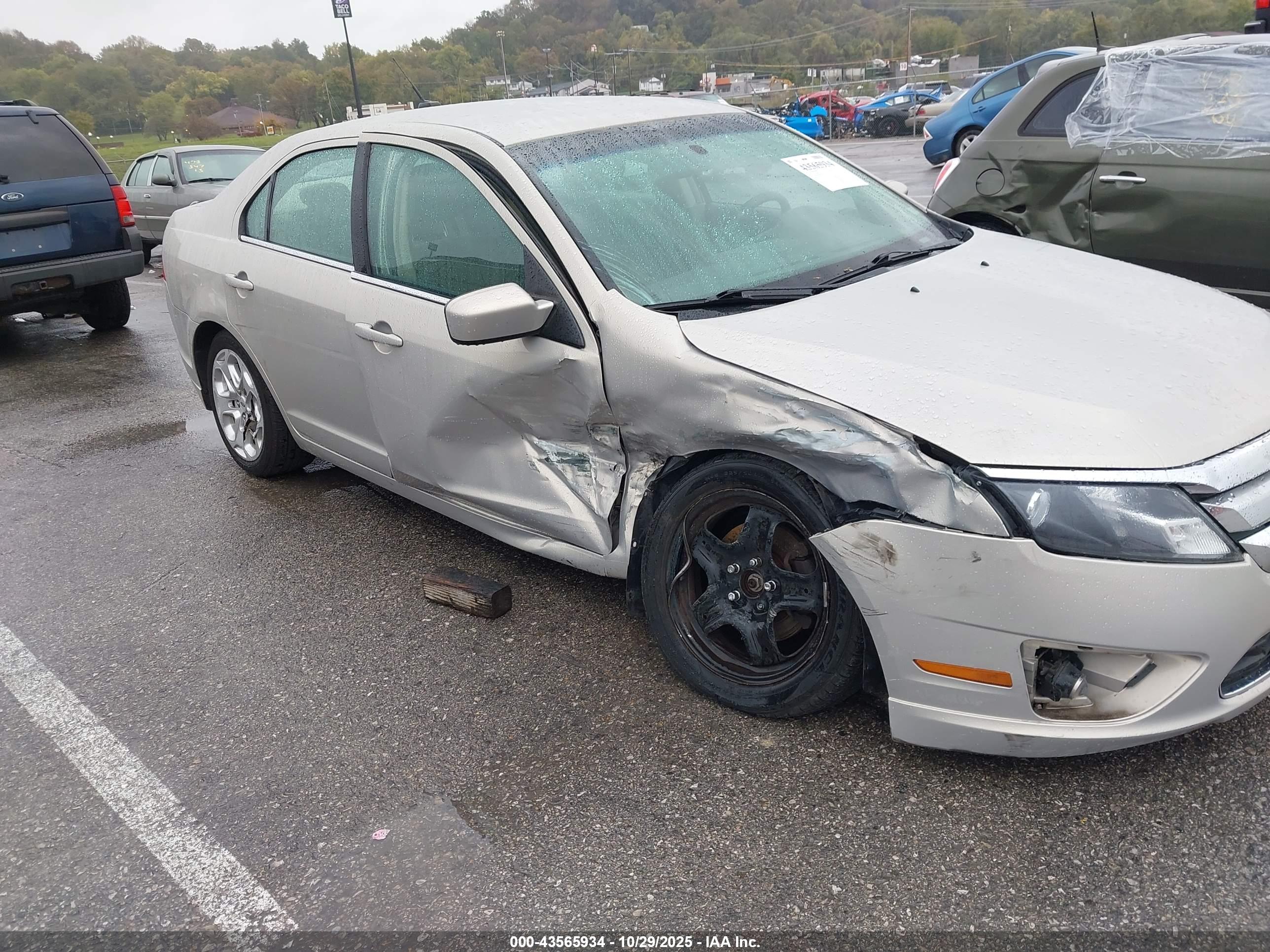 FORD FUSION image 6