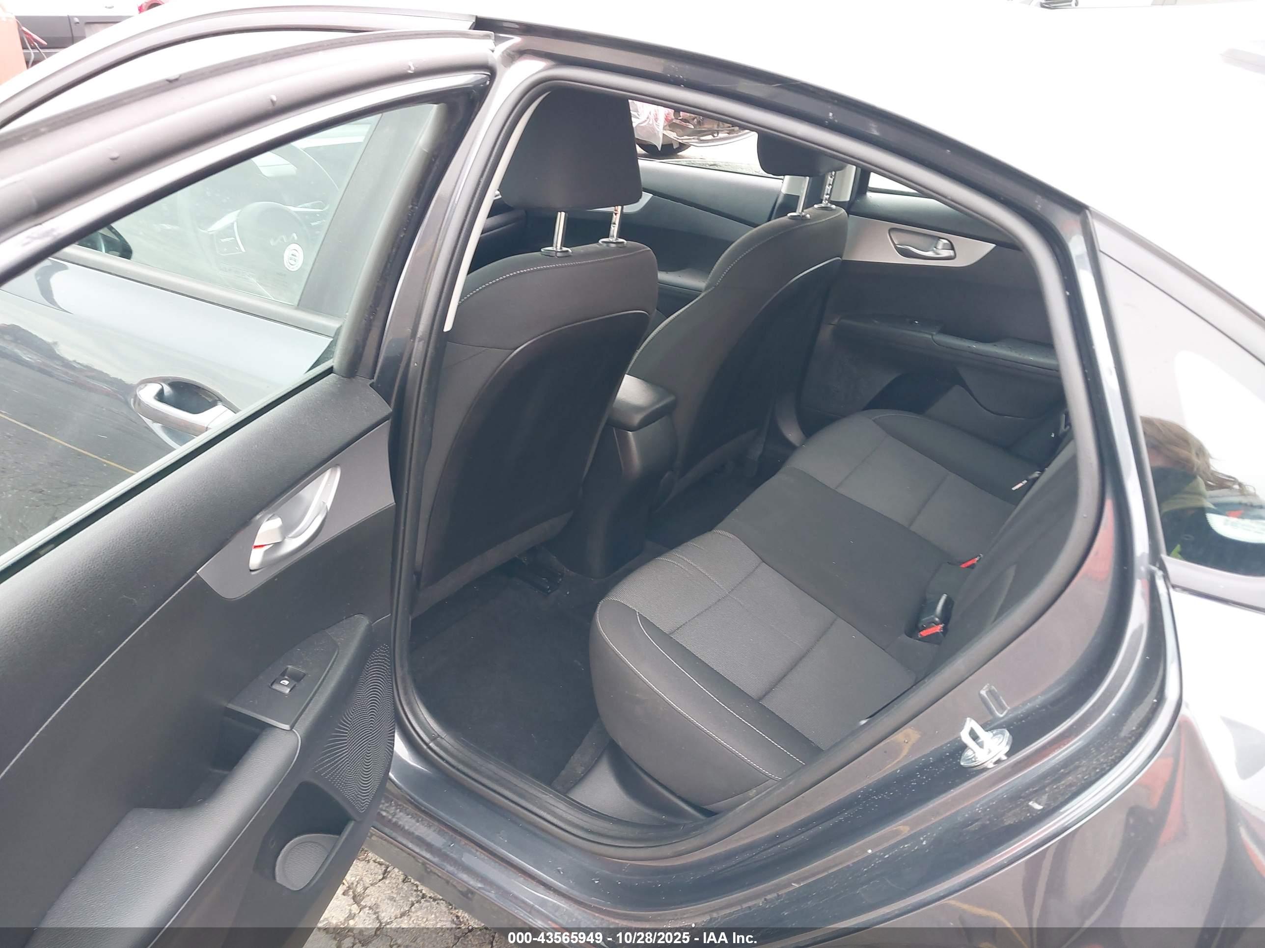 KIA FORTE image 8