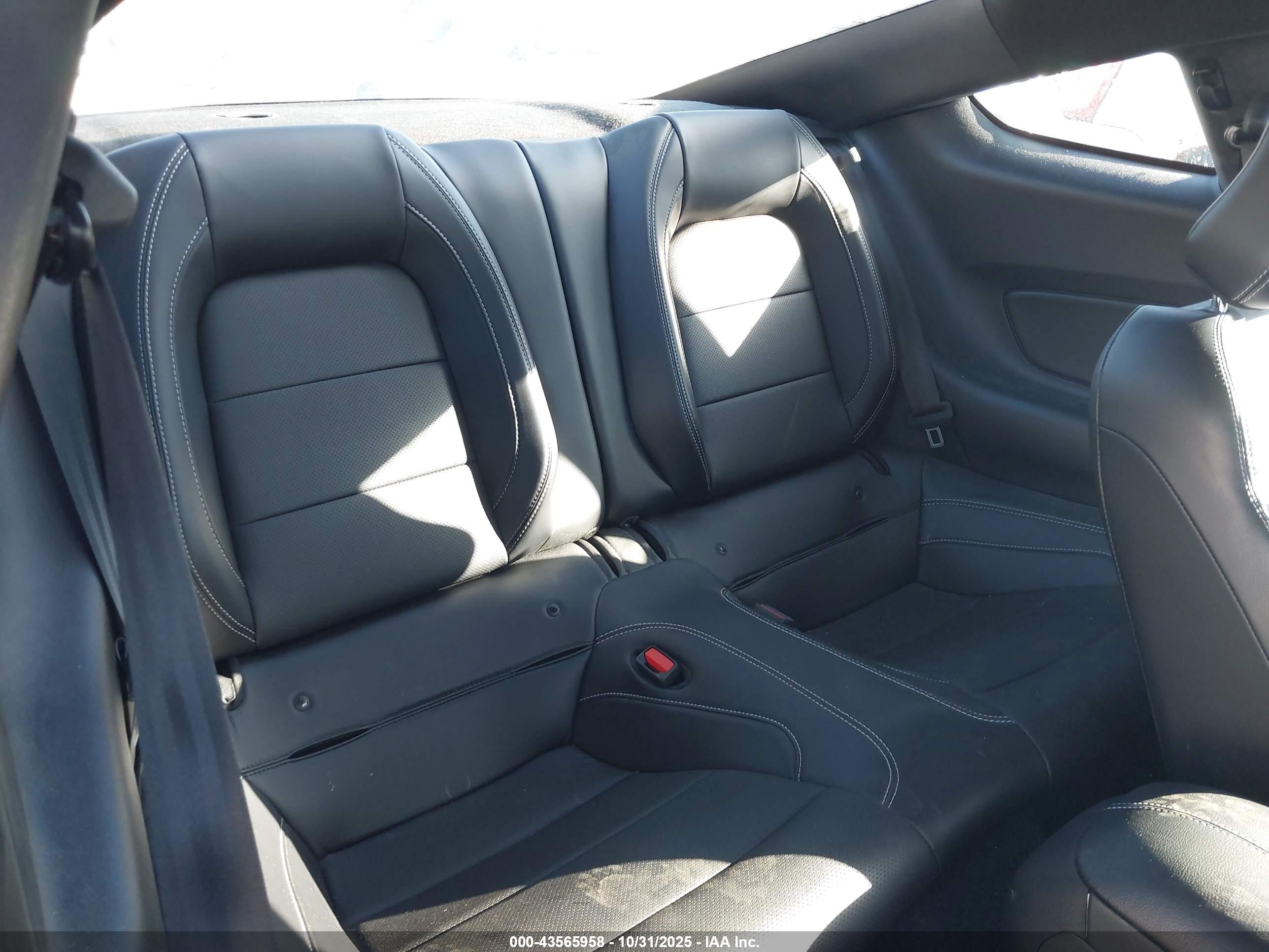 FORD MUSTANG image 8