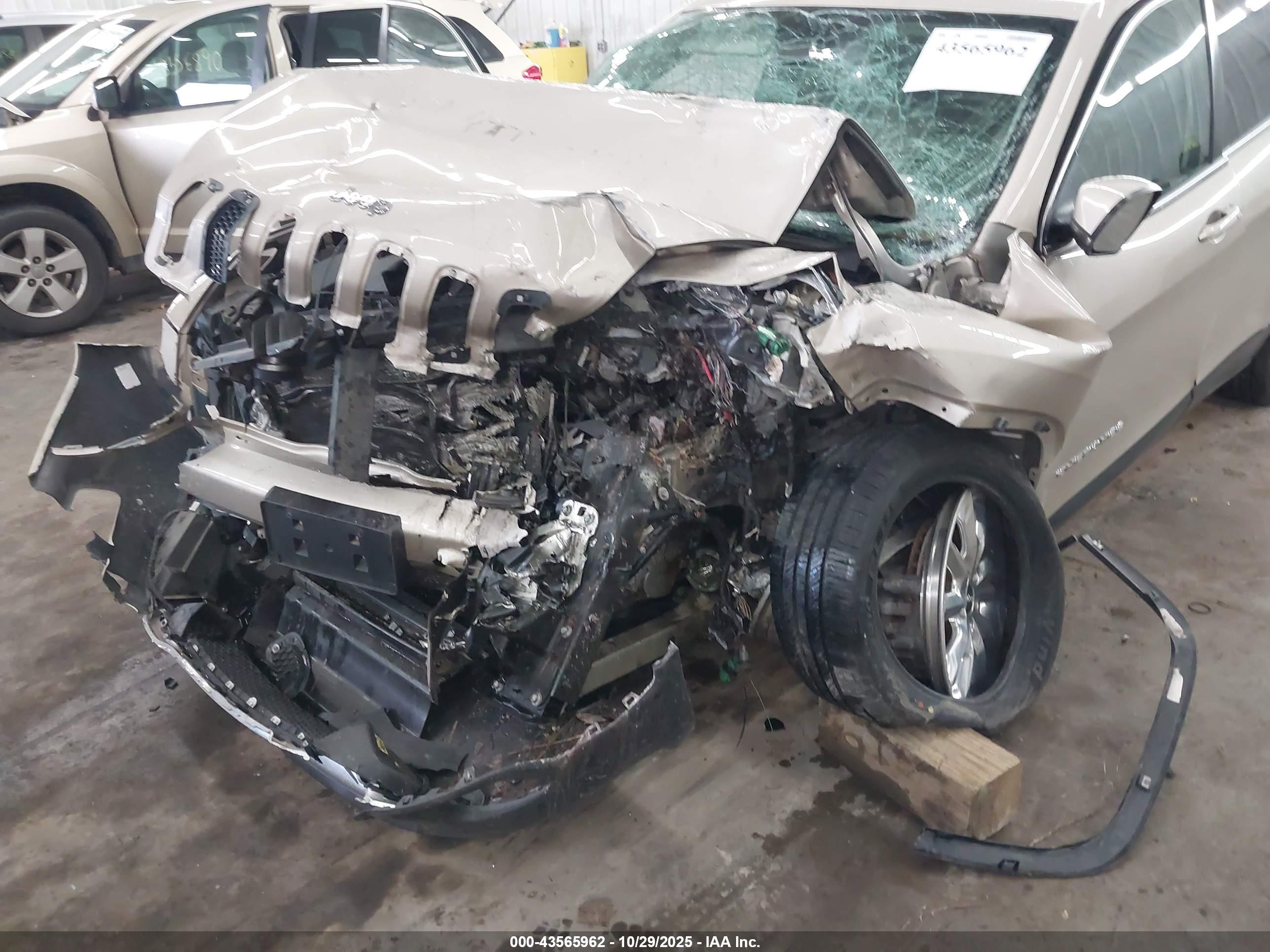 JEEP CHEROKEE image 6