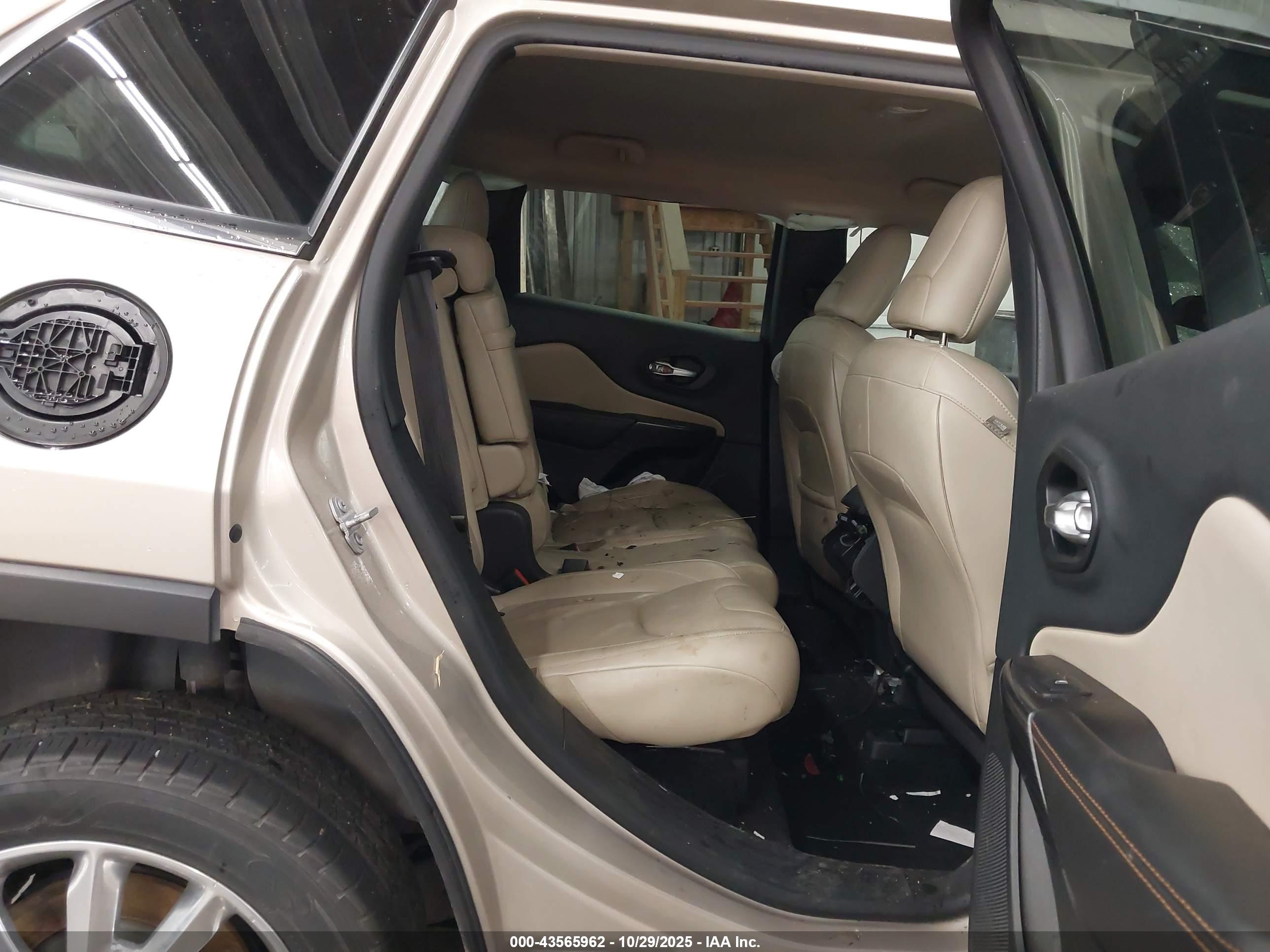 JEEP CHEROKEE image 8