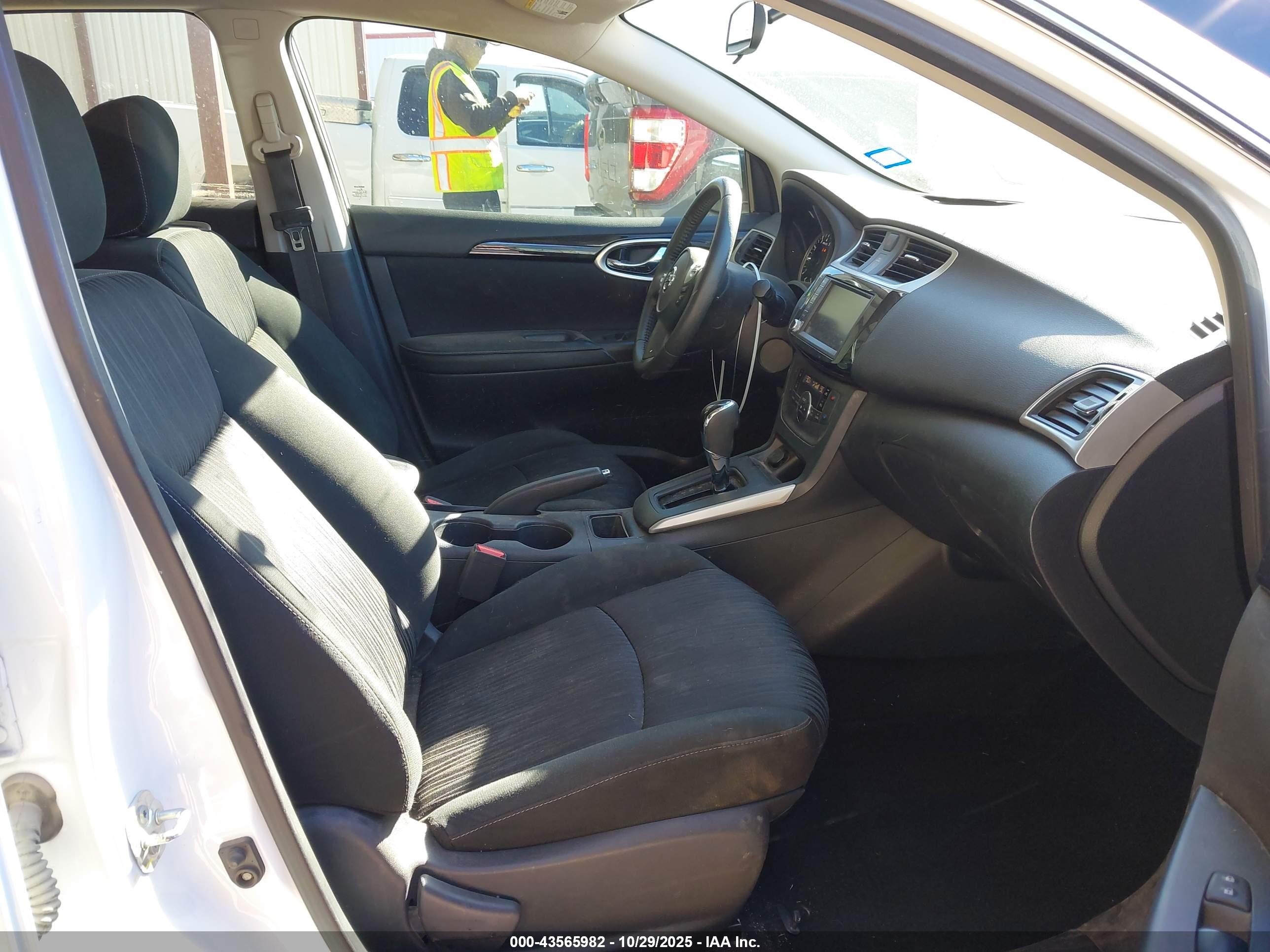 NISSAN SENTRA image 5