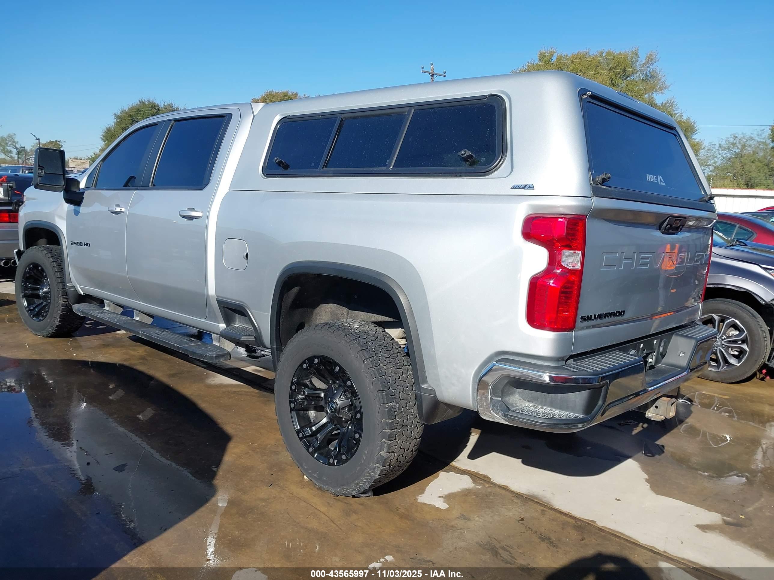 CHEVROLET SILVERADO image 3
