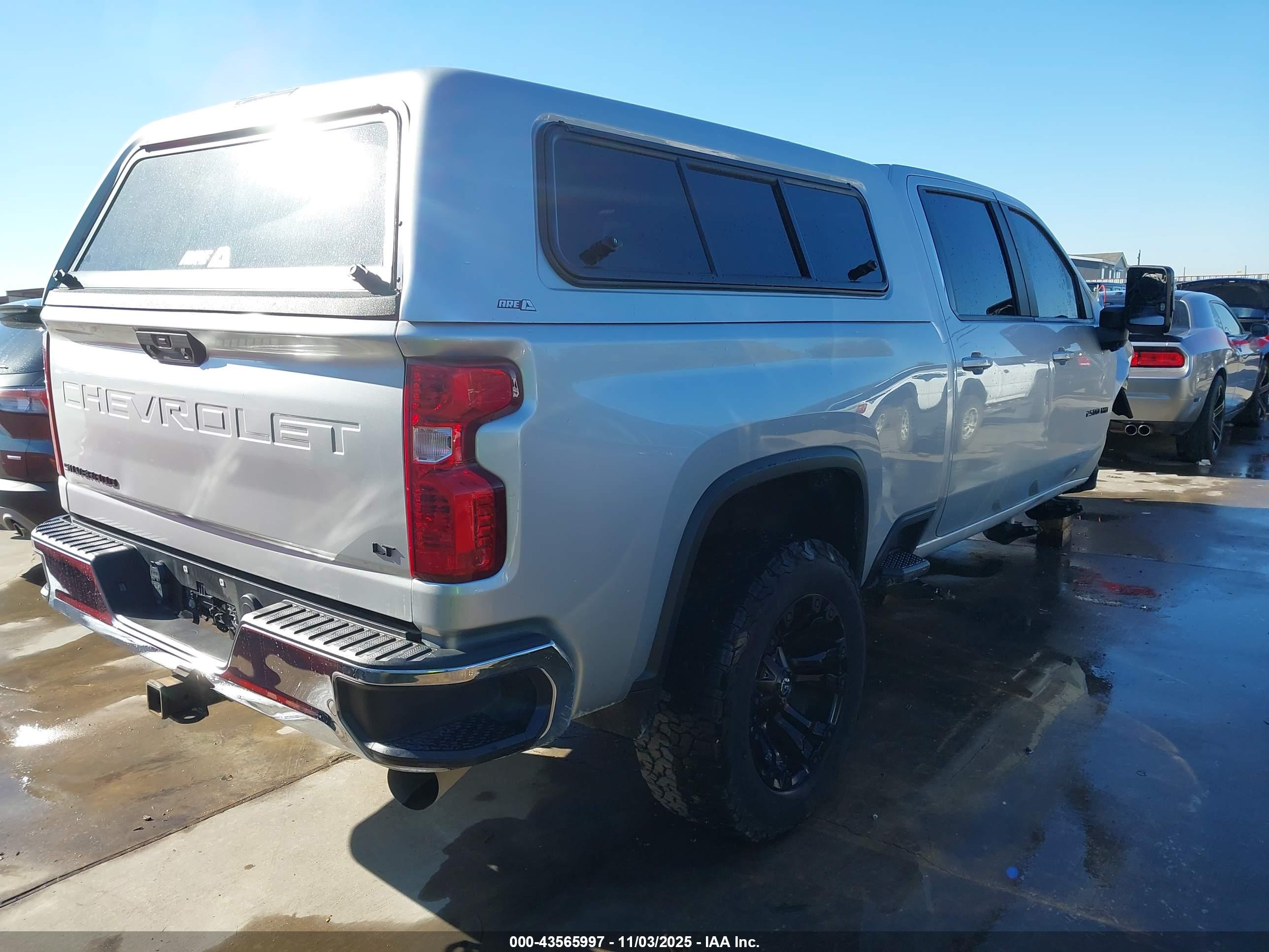 CHEVROLET SILVERADO image 4