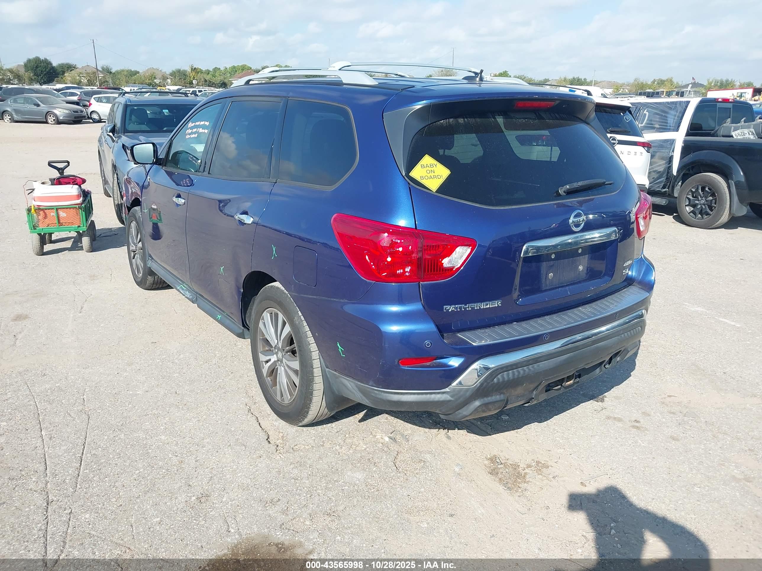 NISSAN PATHFINDER image 3