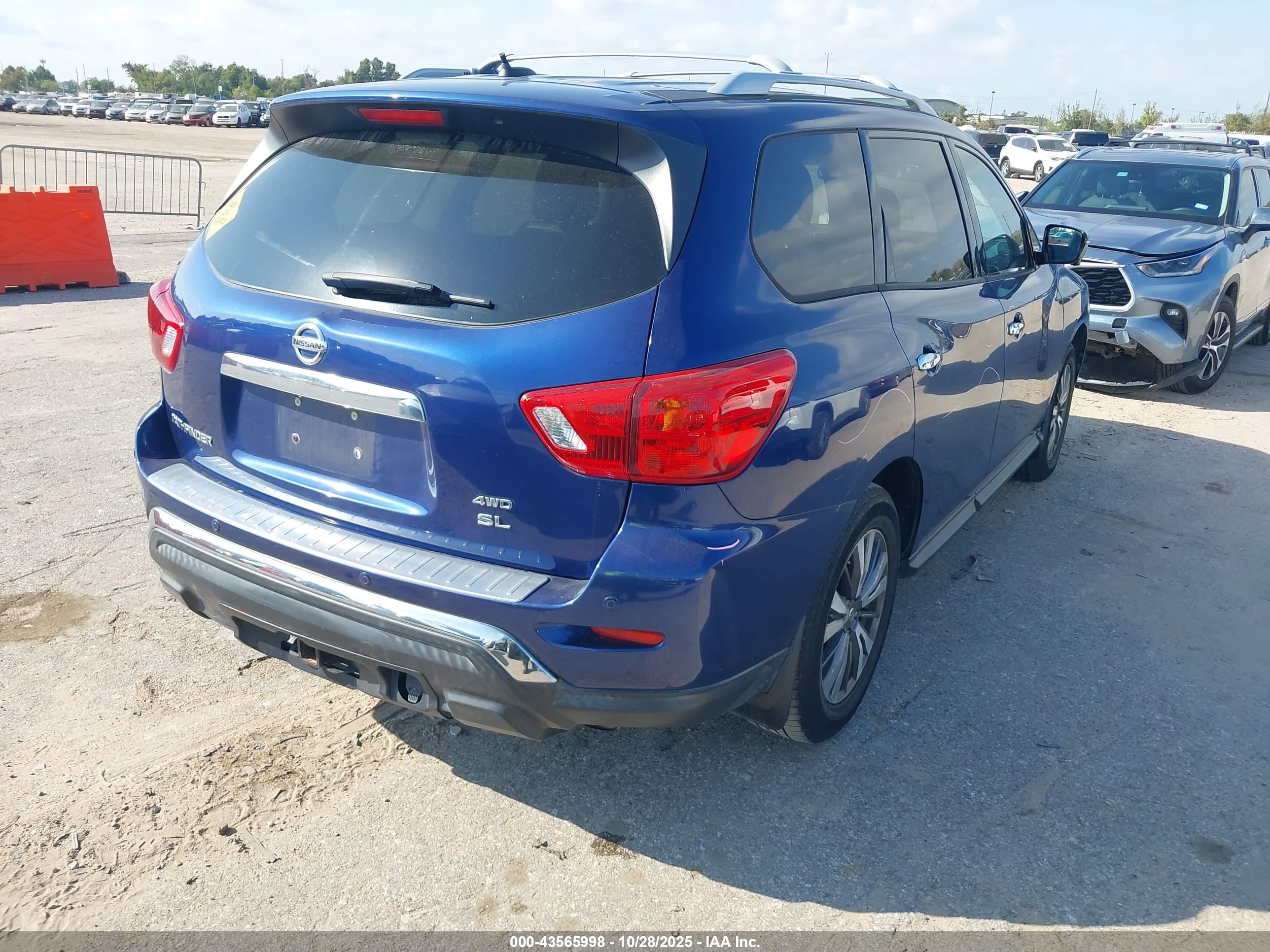 NISSAN PATHFINDER image 4