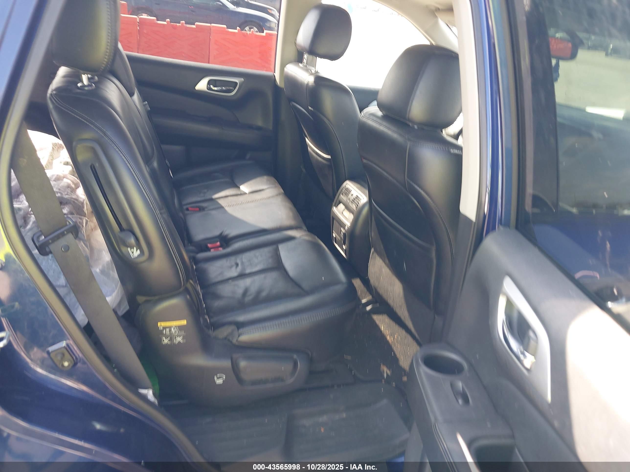 NISSAN PATHFINDER image 8